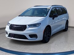 2026 Chrysler Pacifica LIMITED Passenger Van