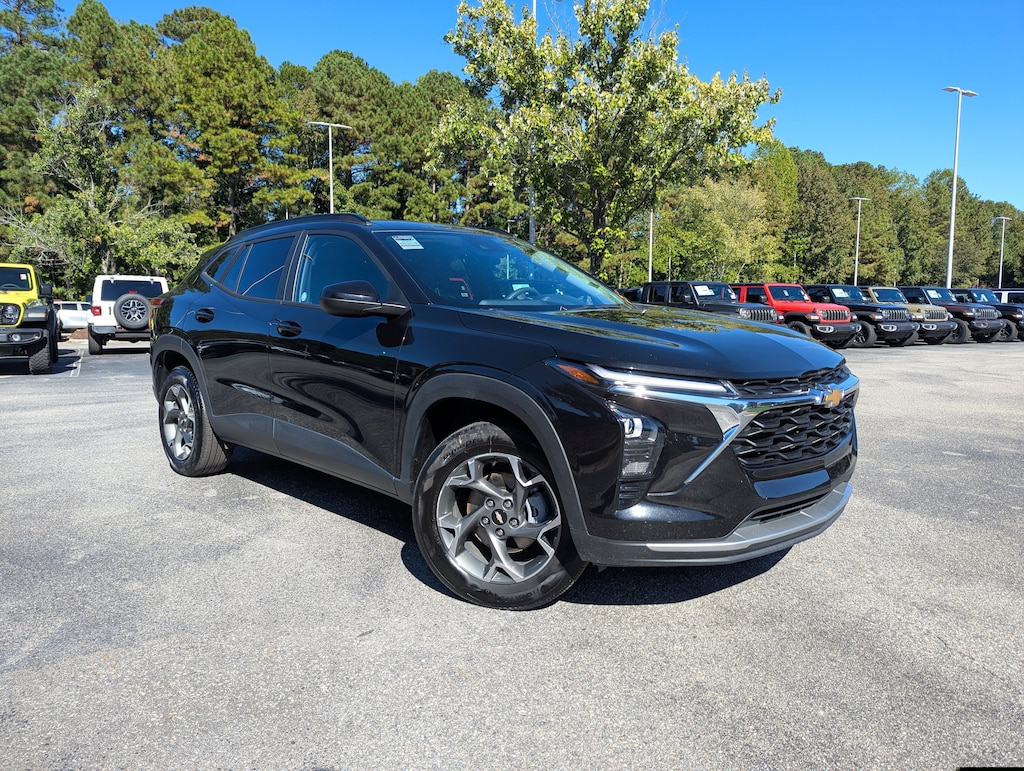 Used 2024 Chevrolet Trax LT FWD LT
