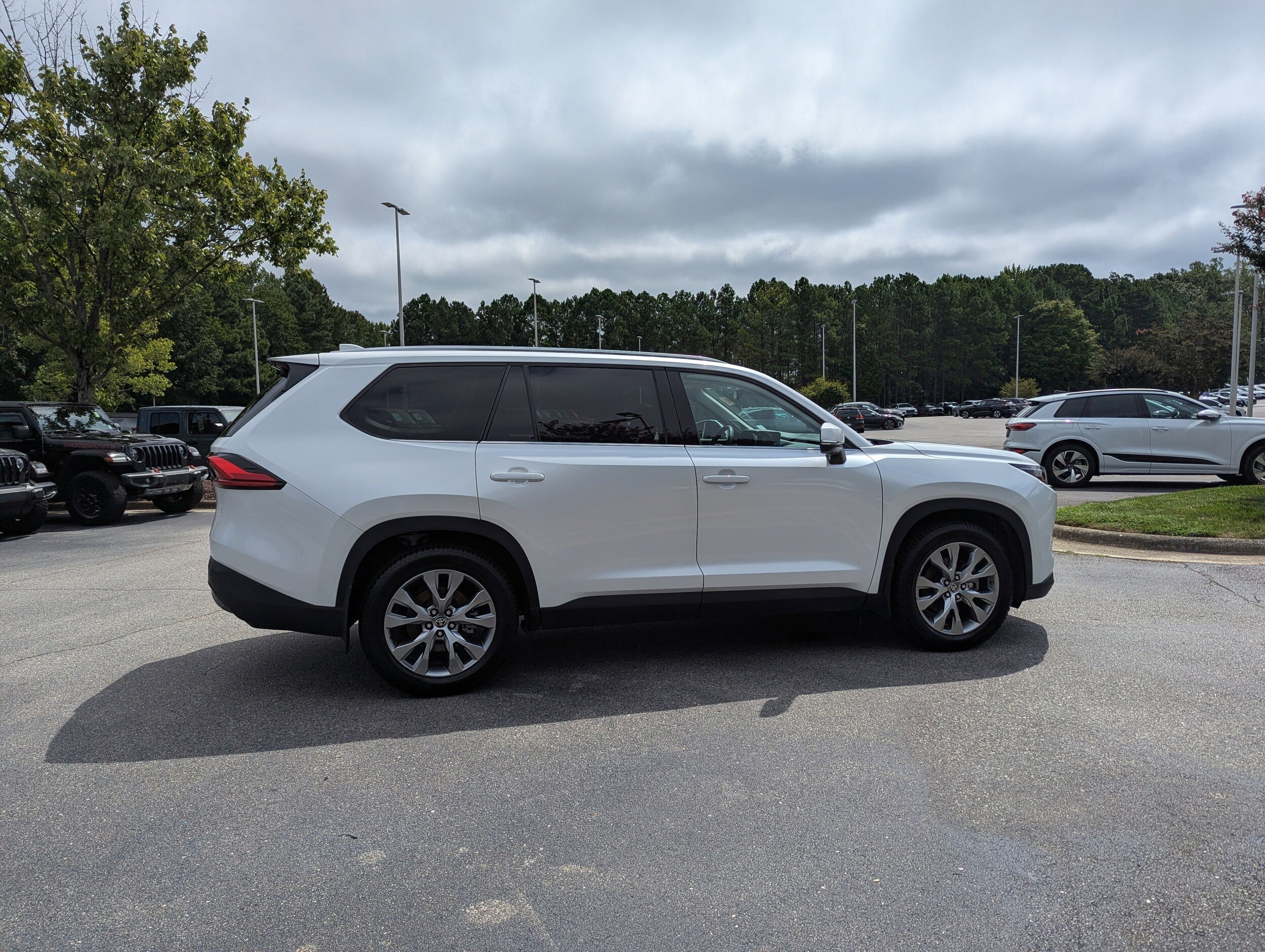 2024 Toyota Grand Highlander Limited photo 3