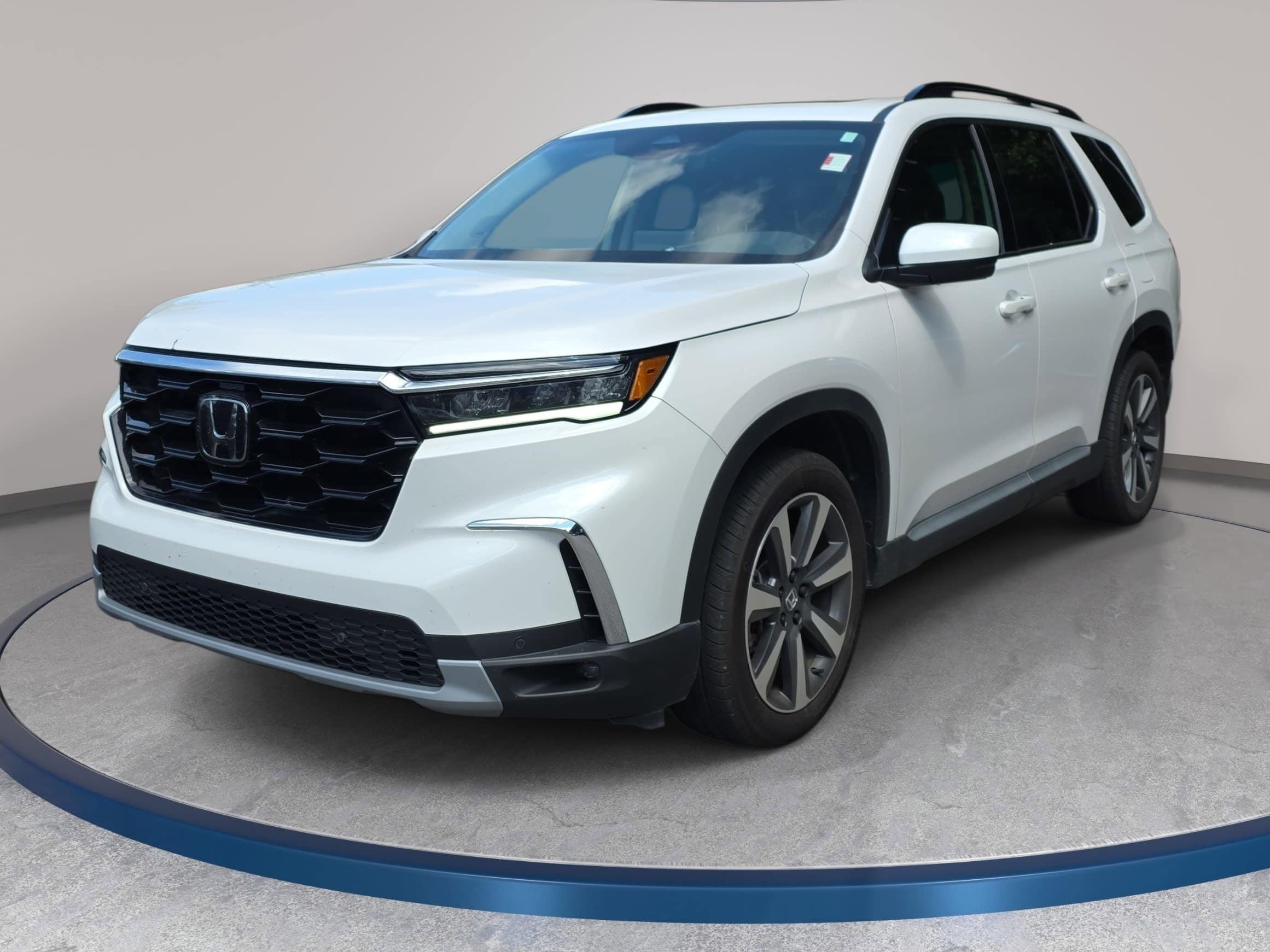 2023 Honda Pilot Touring 2WD's photo