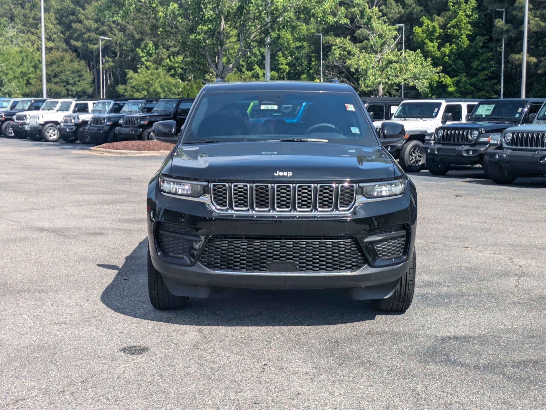 2025 Jeep Grand Cherokee Laredo X photo 2