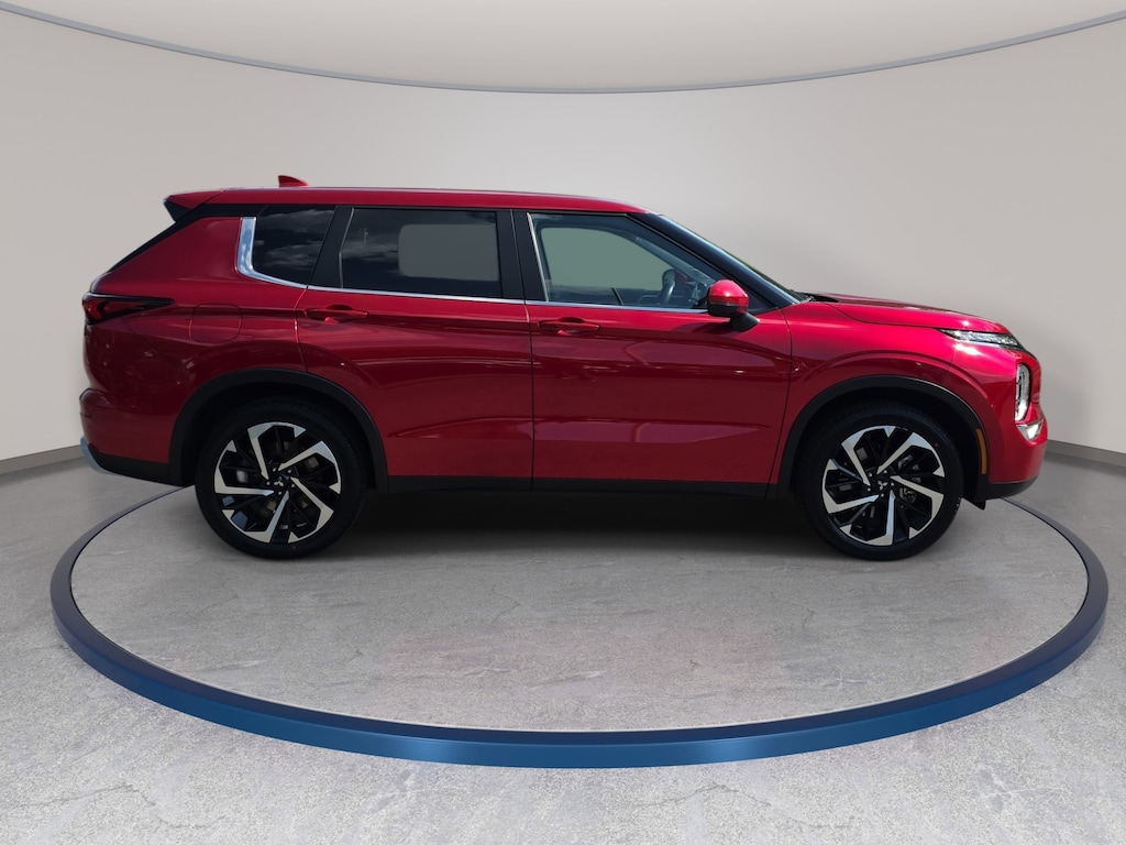 Used 2023 Mitsubishi Outlander SE SE FWD