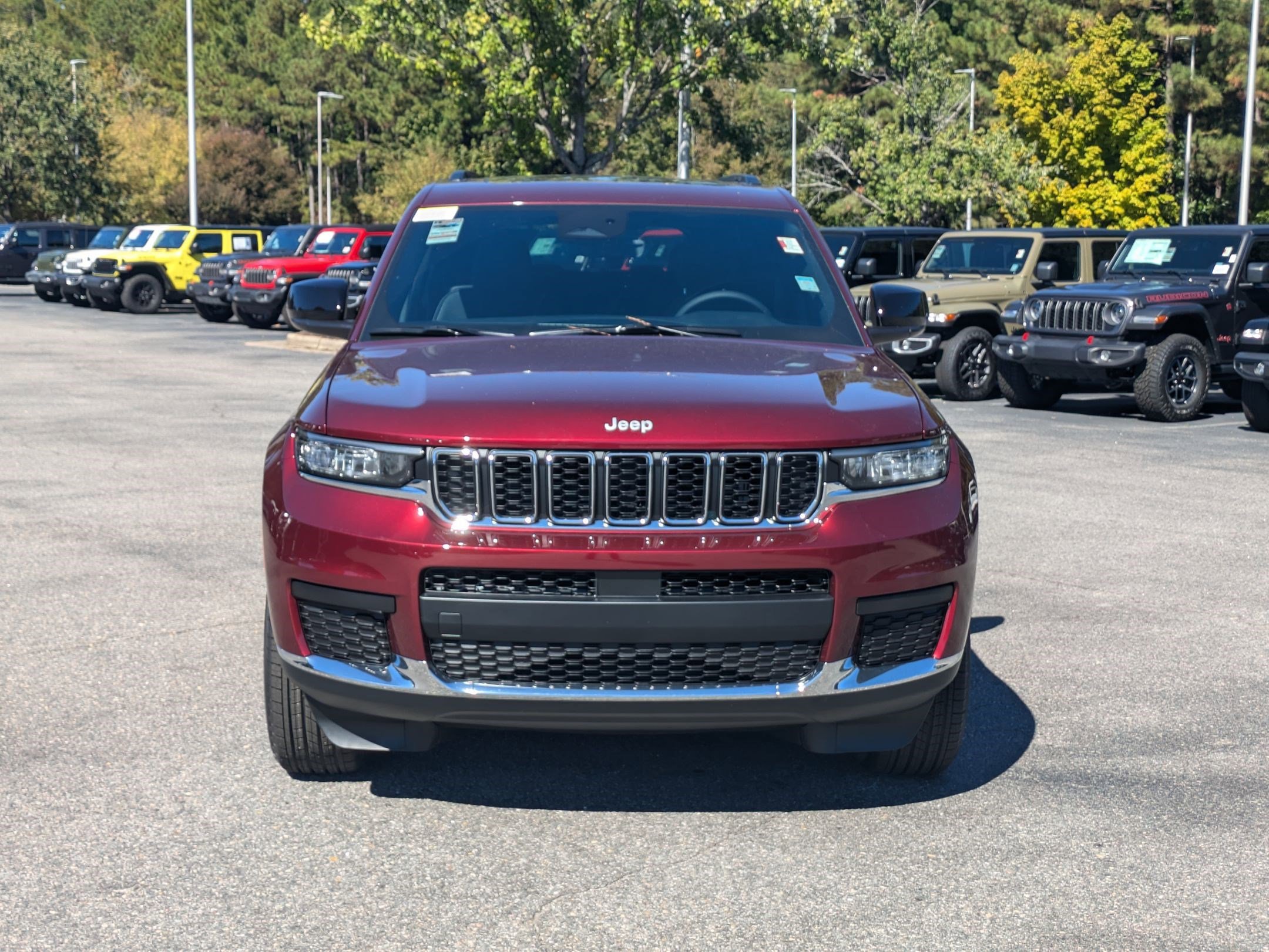 2025 Jeep Grand Cherokee Laredo photo 2