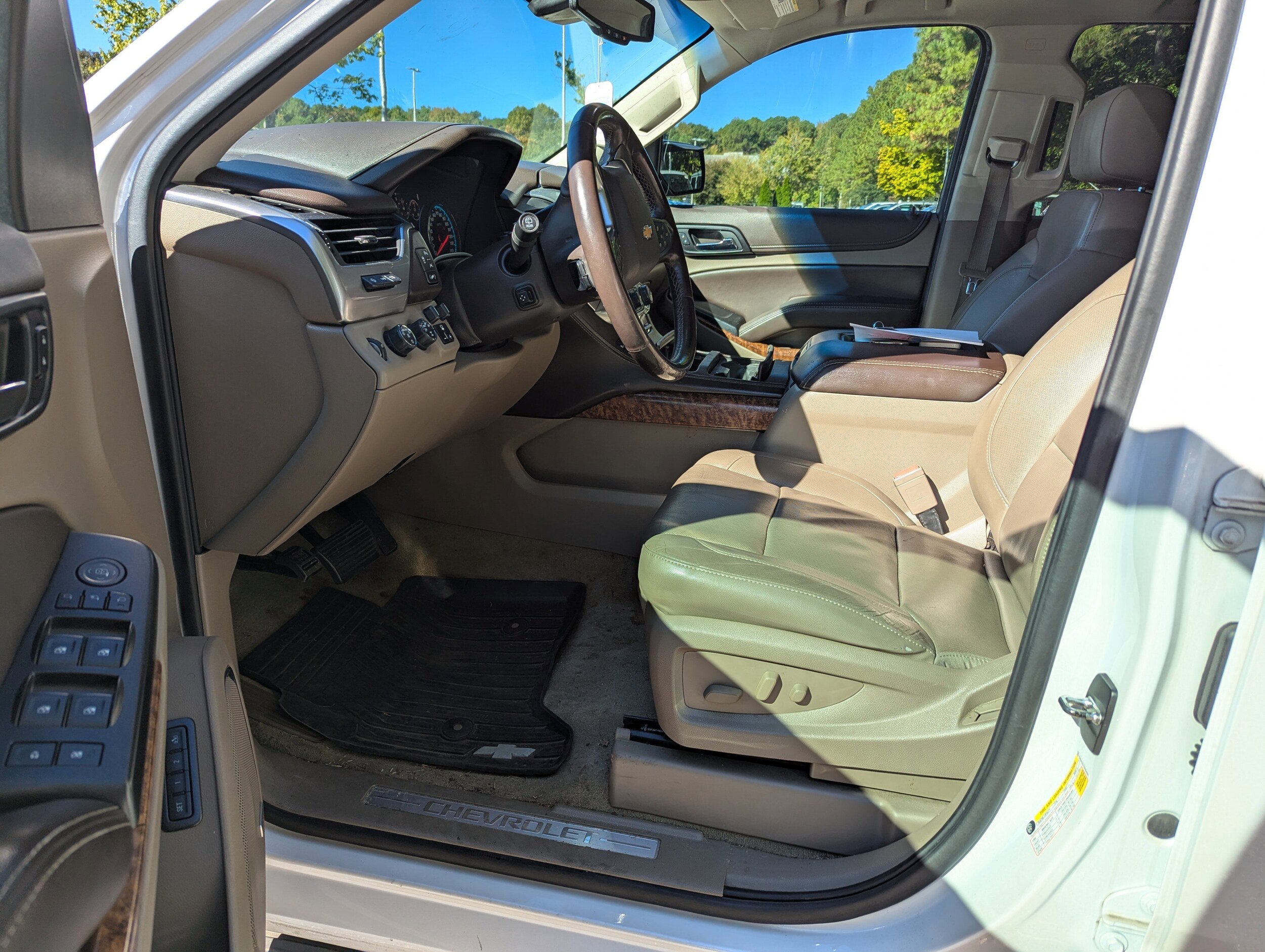 2016 Chevrolet Tahoe LTZ photo 2