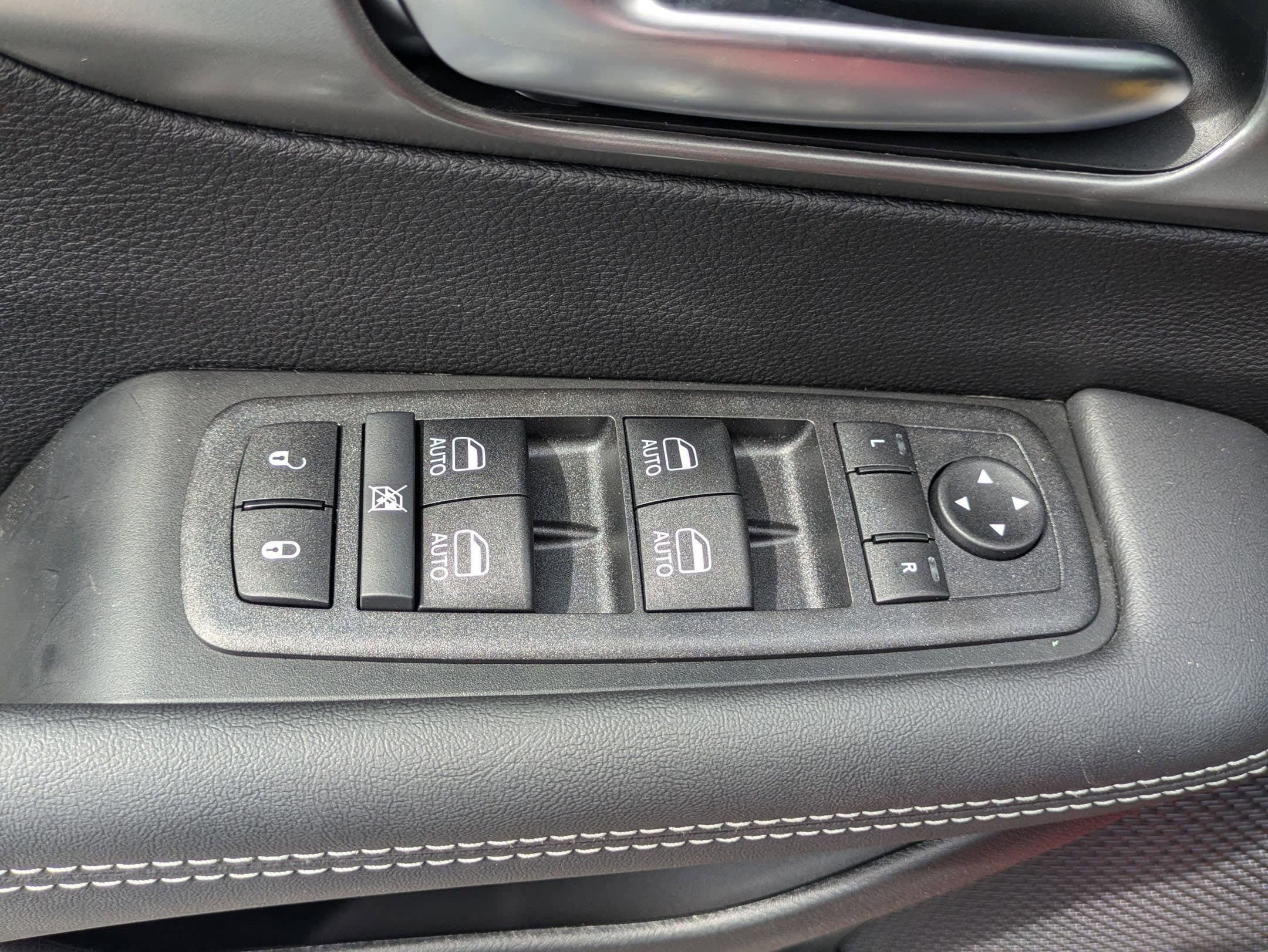 2026 Chrysler Pacifica Select - Photo 21