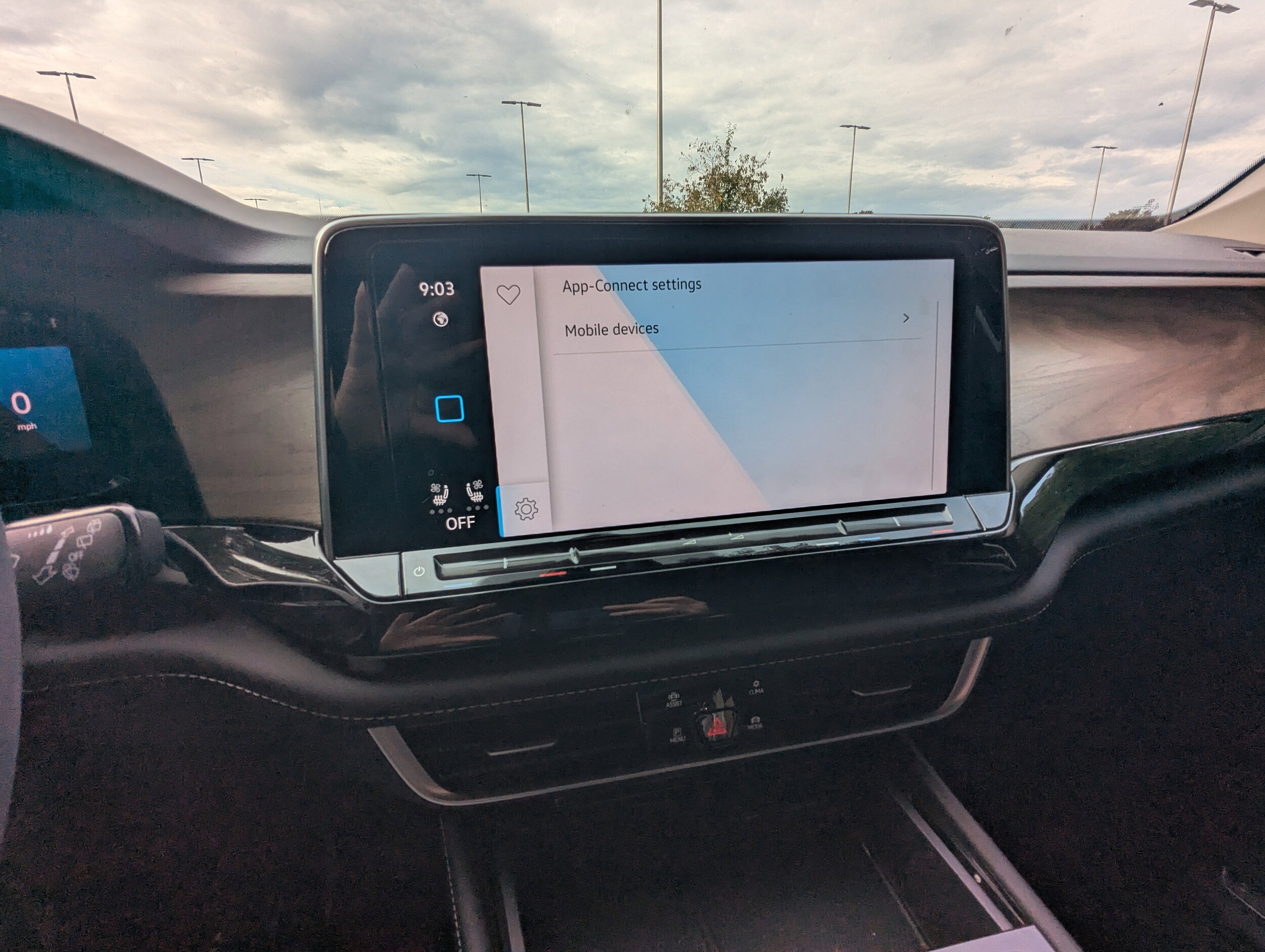 2024 Volkswagen Atlas SE Technology photo 2
