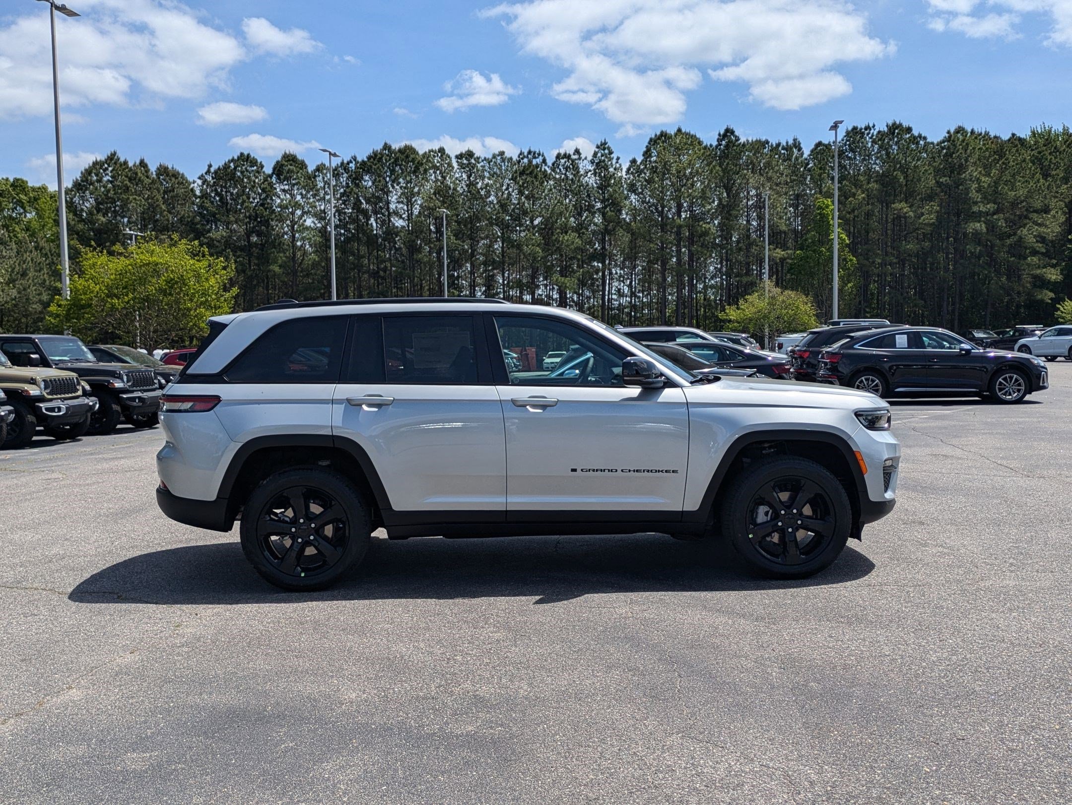 2025 Jeep Grand Cherokee Limited photo 4