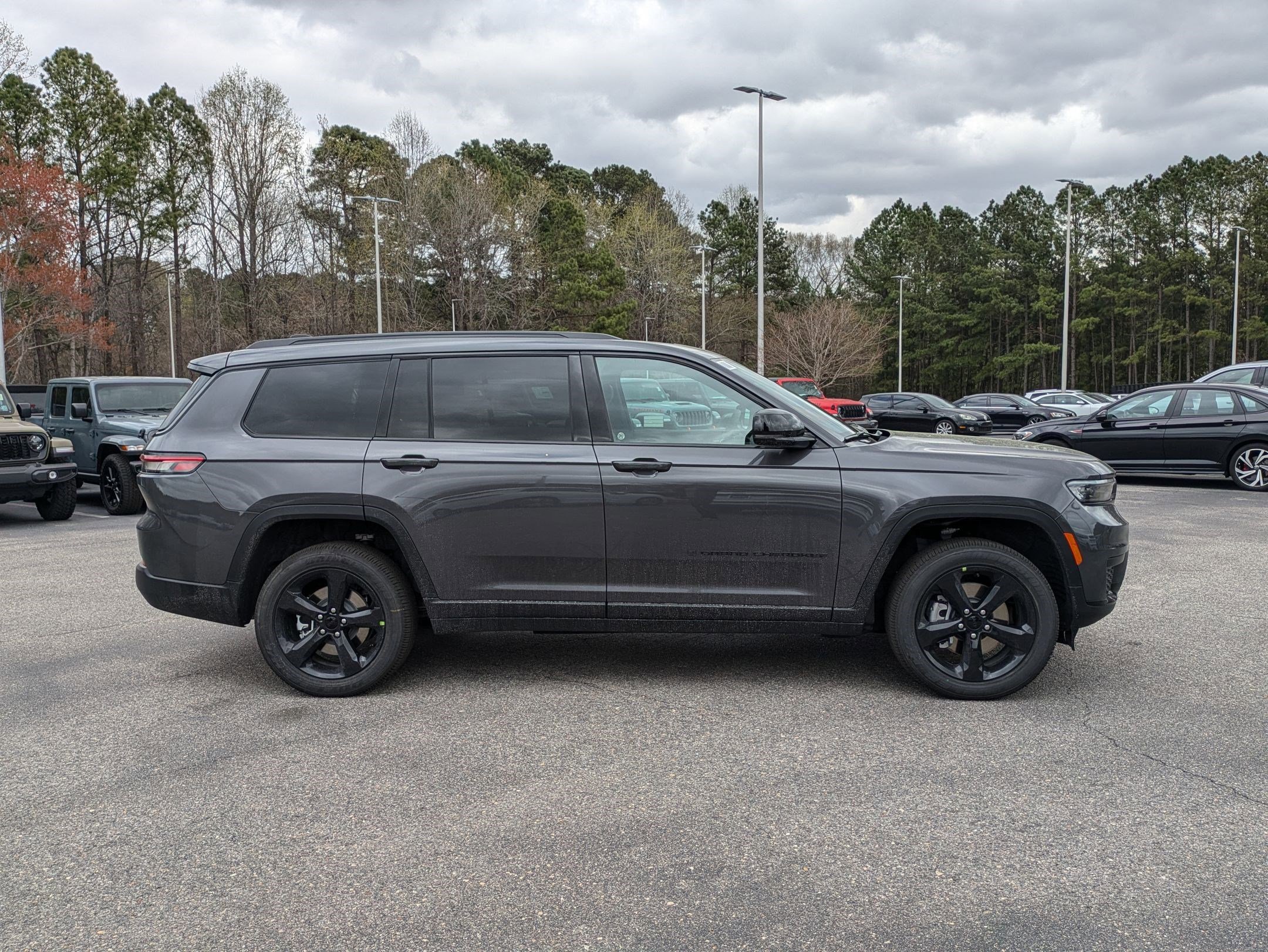 2025 Jeep Grand Cherokee Altitude X photo 3