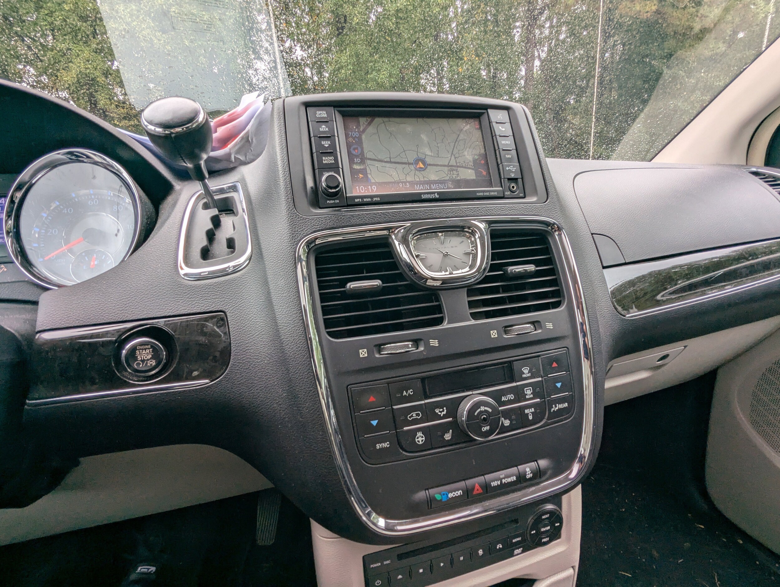 2012 Chrysler Town & Country photo 3