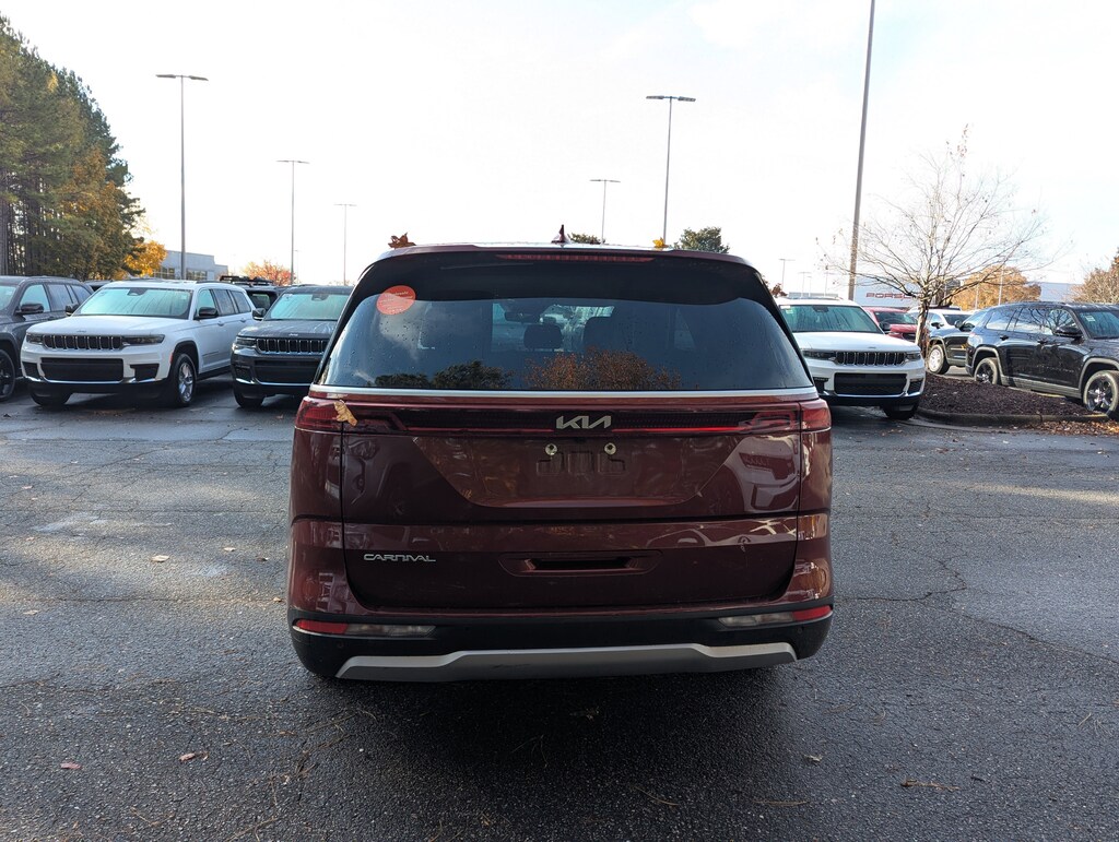 Used 2024 Kia Carnival LX LX FWD w/Seat Pkg