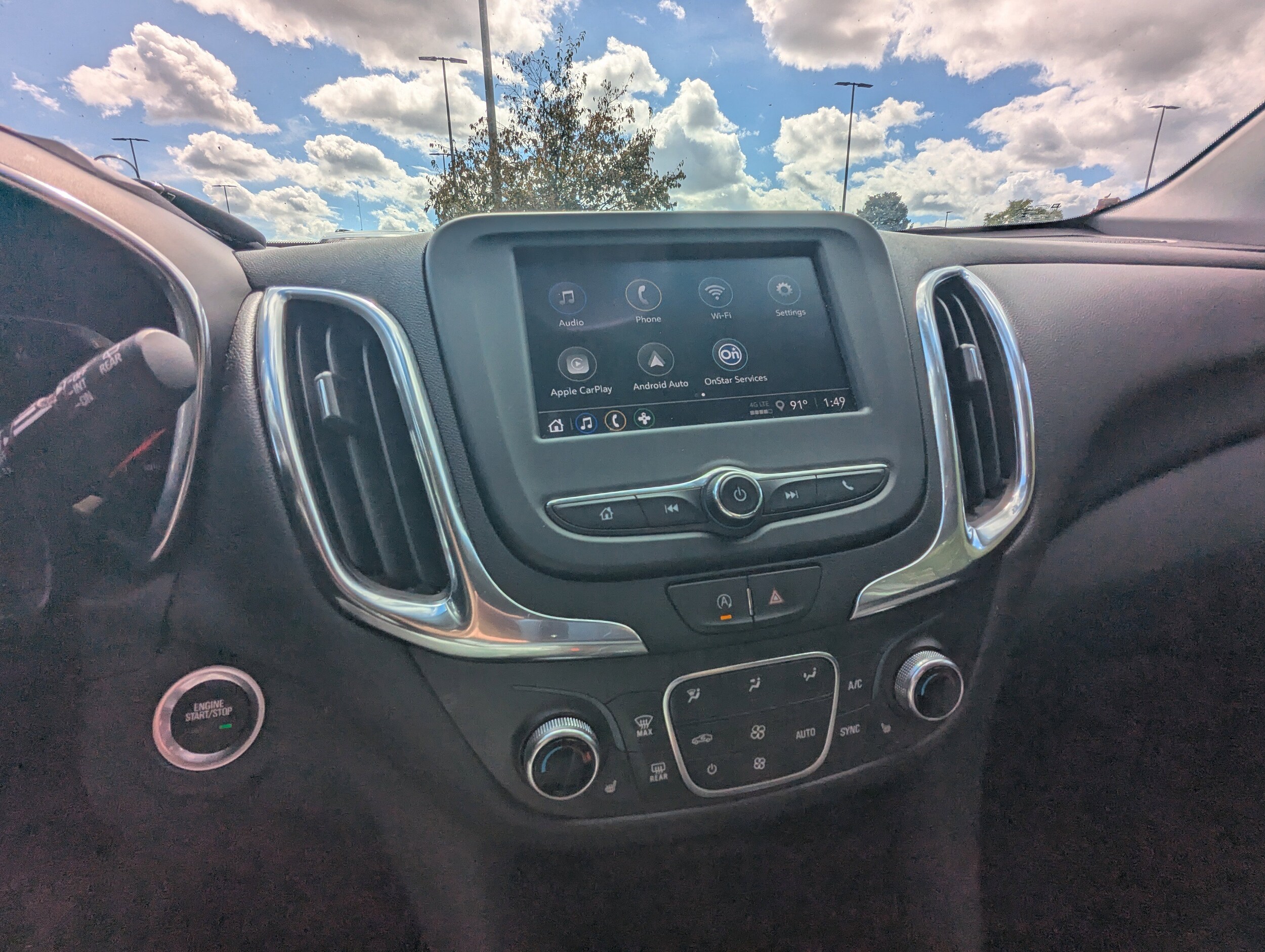 2024 Chevrolet Equinox photo 3