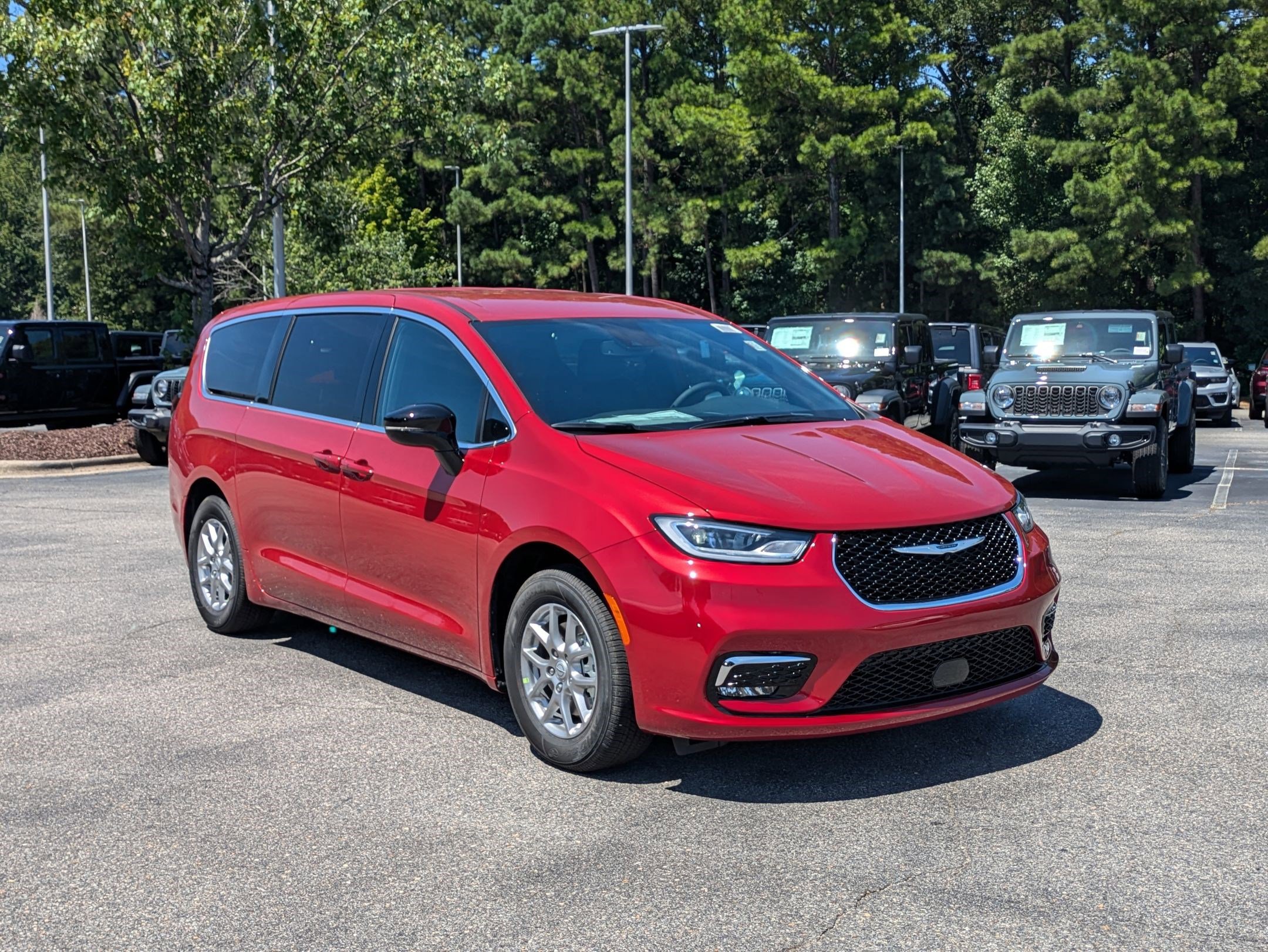 2026 Chrysler Pacifica photo 3