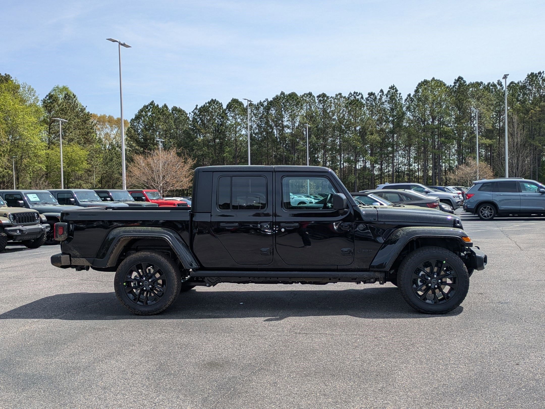 2025 Jeep Gladiator Sport photo 4