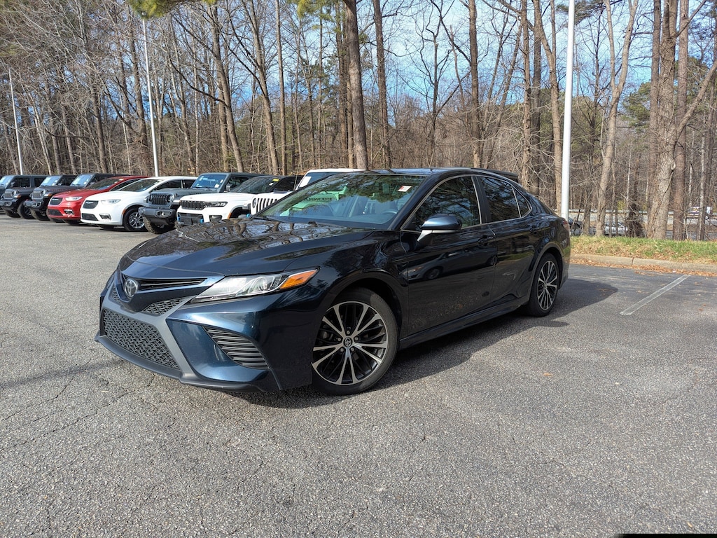 Used 2020 Toyota Camry SE SE Auto
