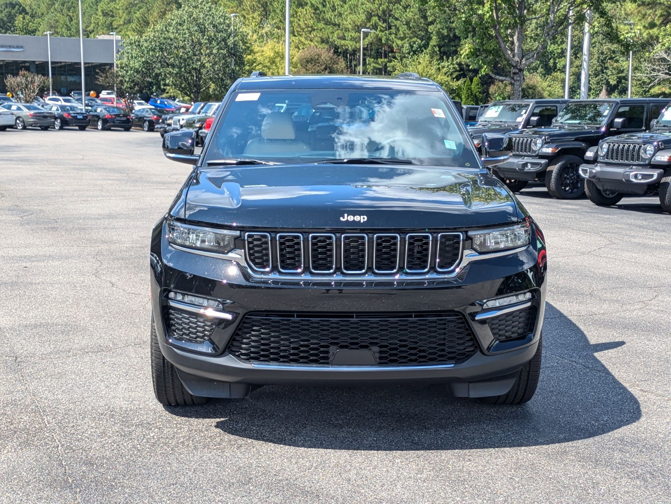 2025 Jeep Grand Cherokee Limited photo 2