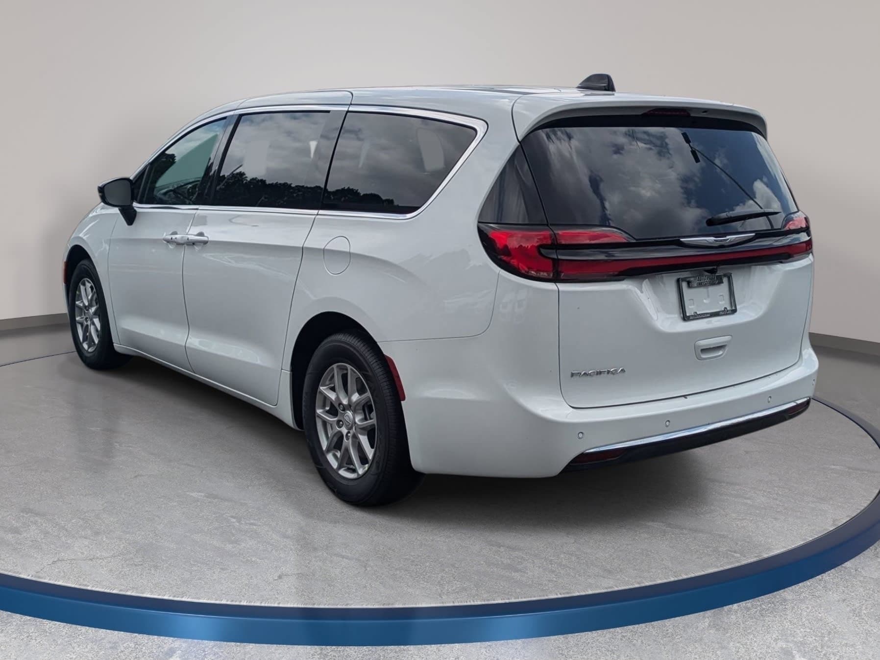 2026 Chrysler Pacifica Select - Photo 7