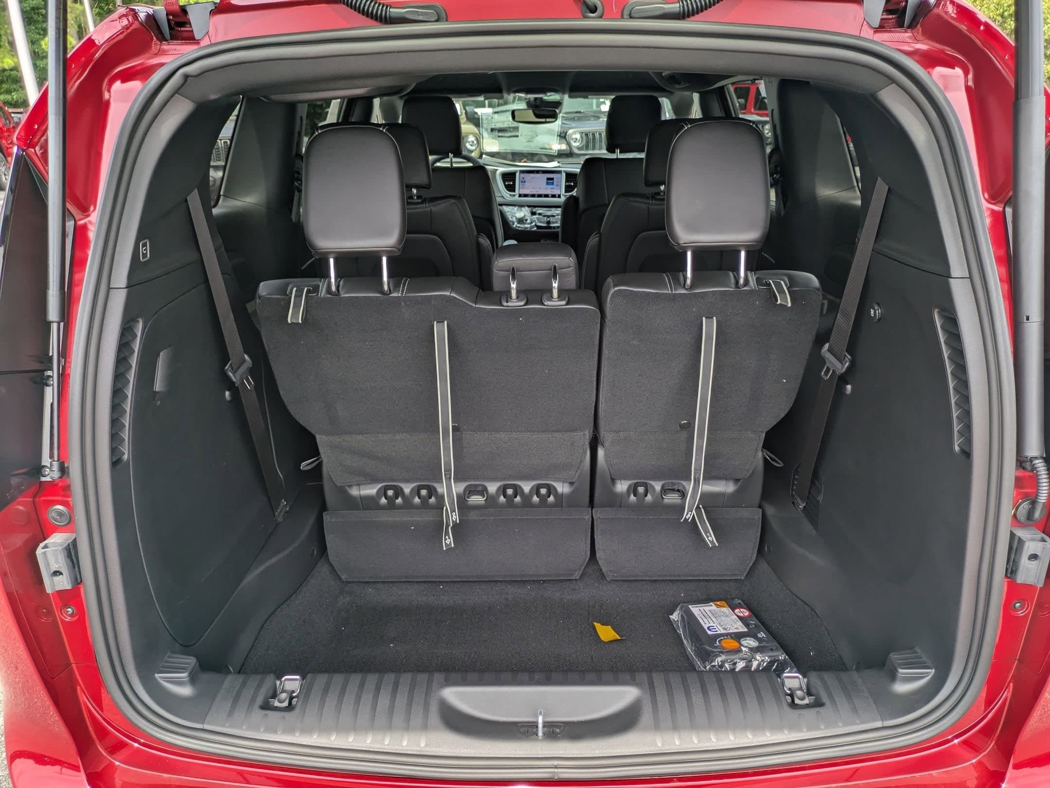 2026 Chrysler Pacifica Select - Photo 25