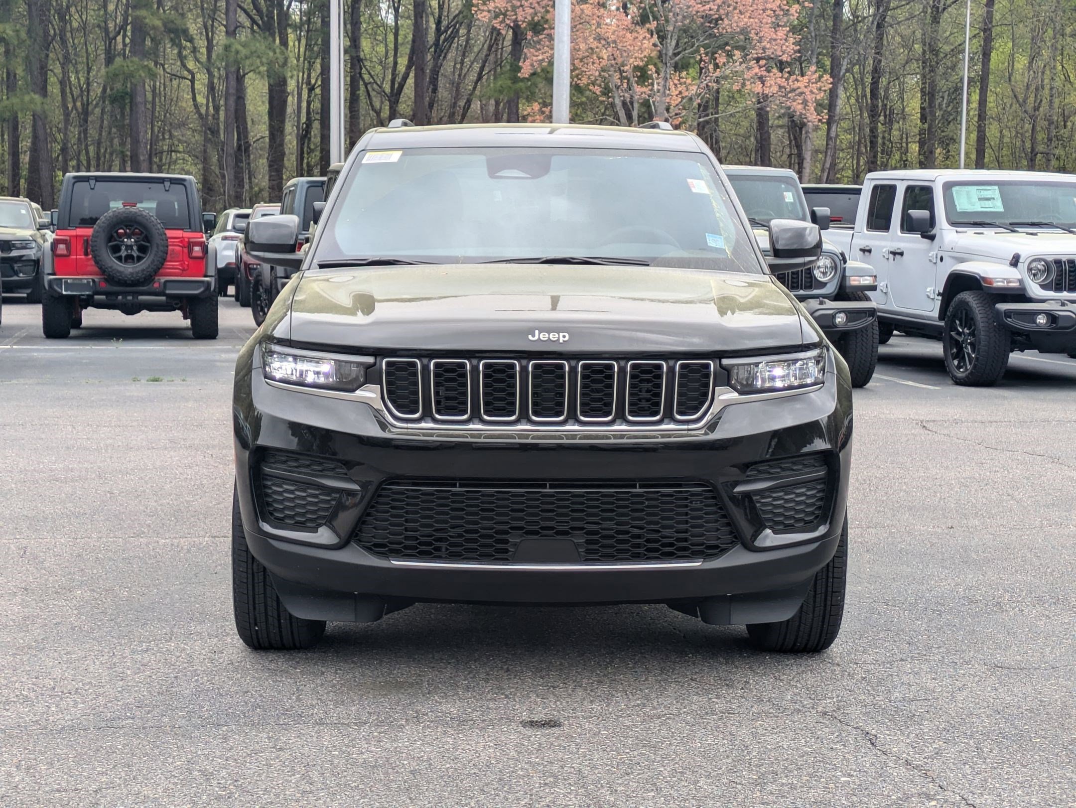 2025 Jeep Grand Cherokee Laredo X photo 2