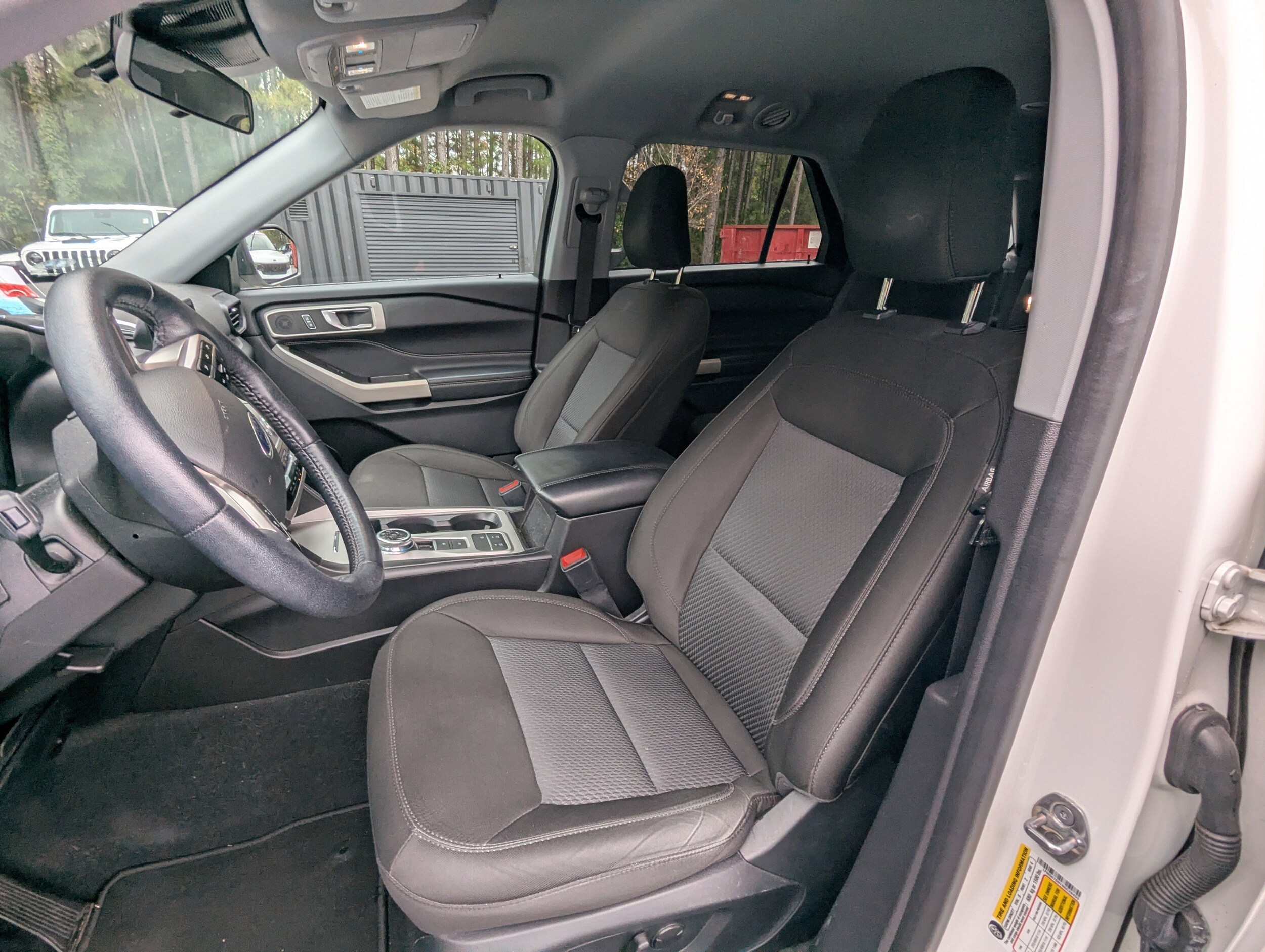 2022 Ford Explorer XLT photo 2