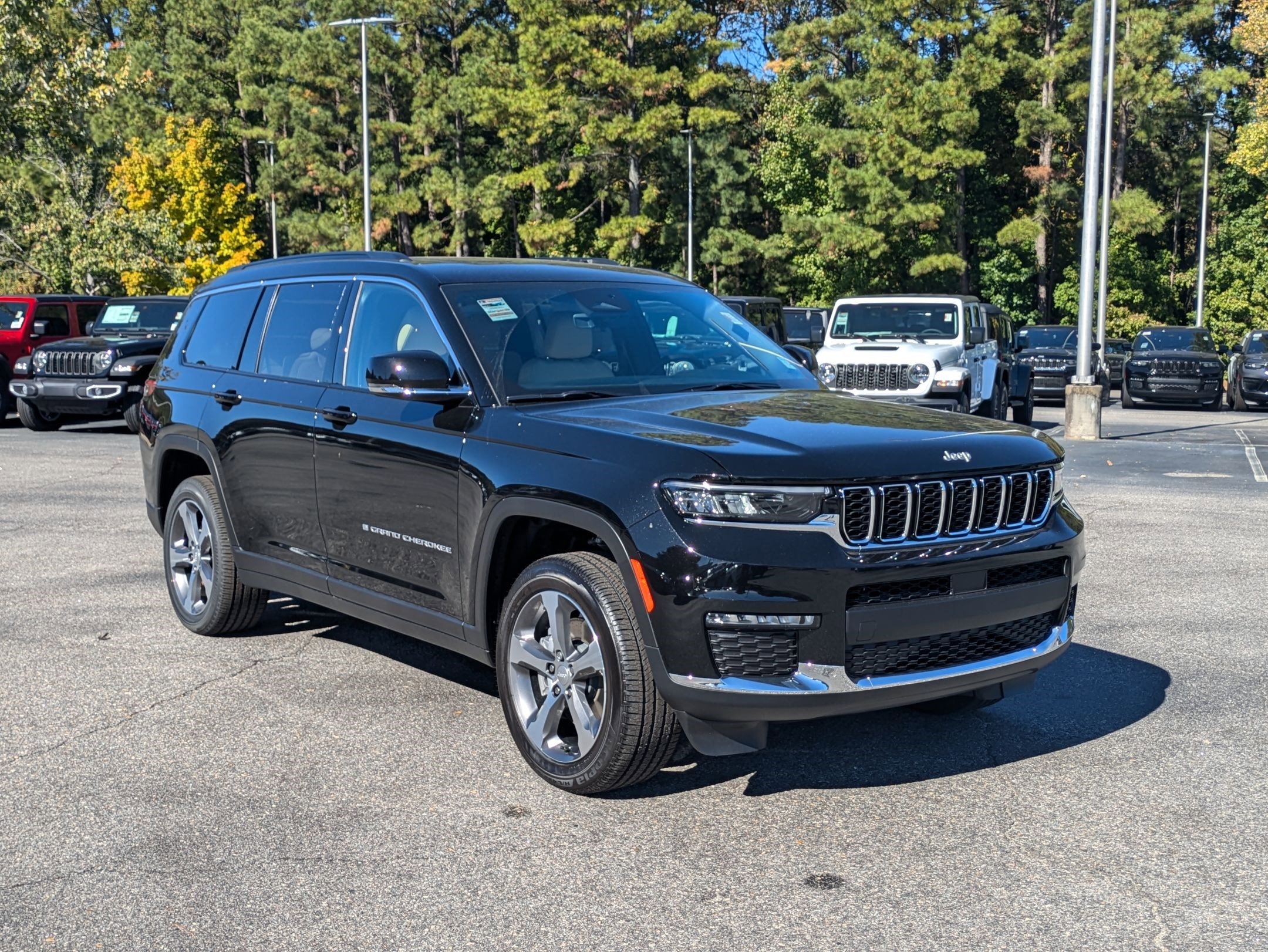2025 Jeep Grand Cherokee Limited photo 3