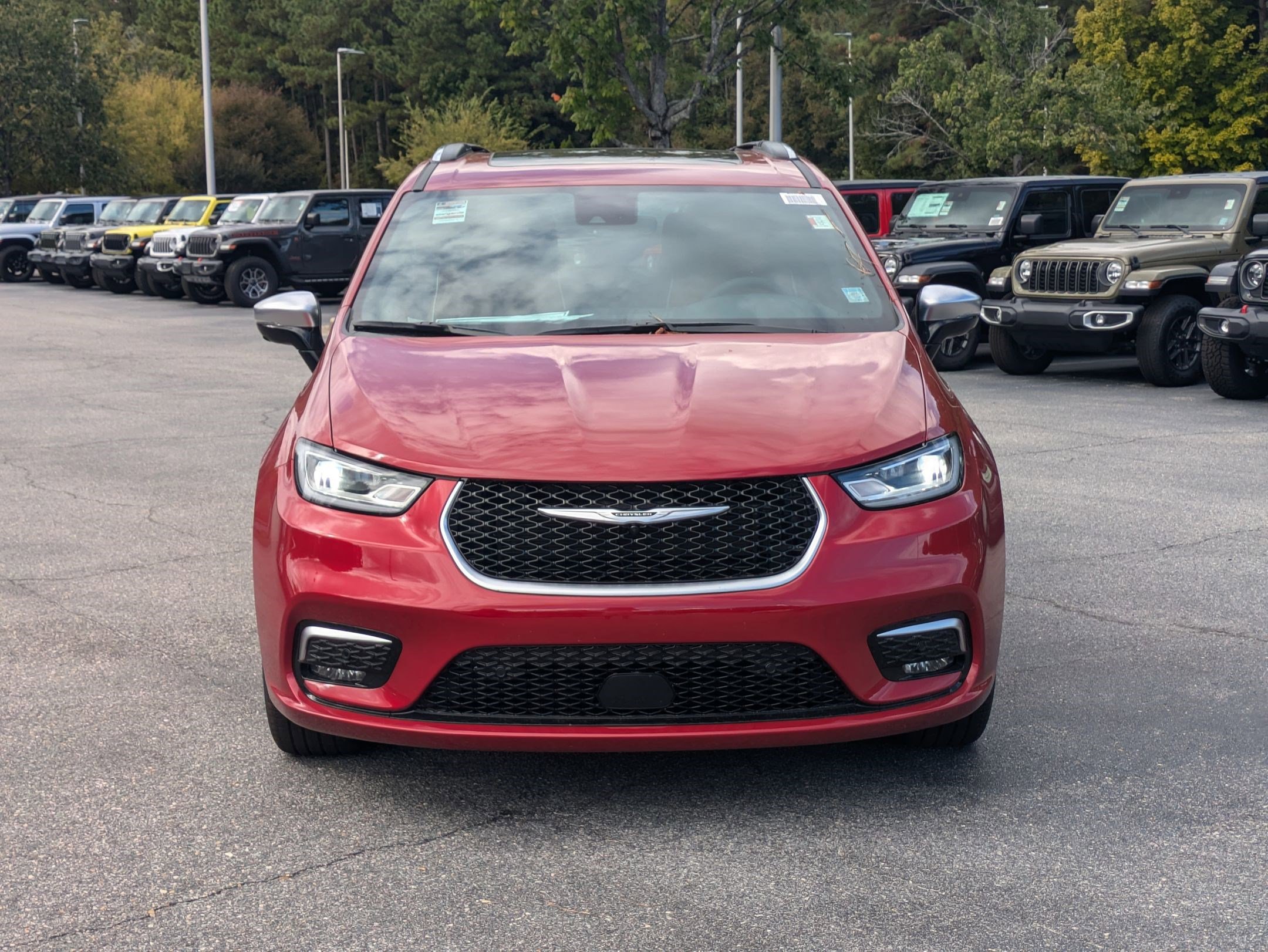 2026 Chrysler Pacifica Pinnacle photo 2