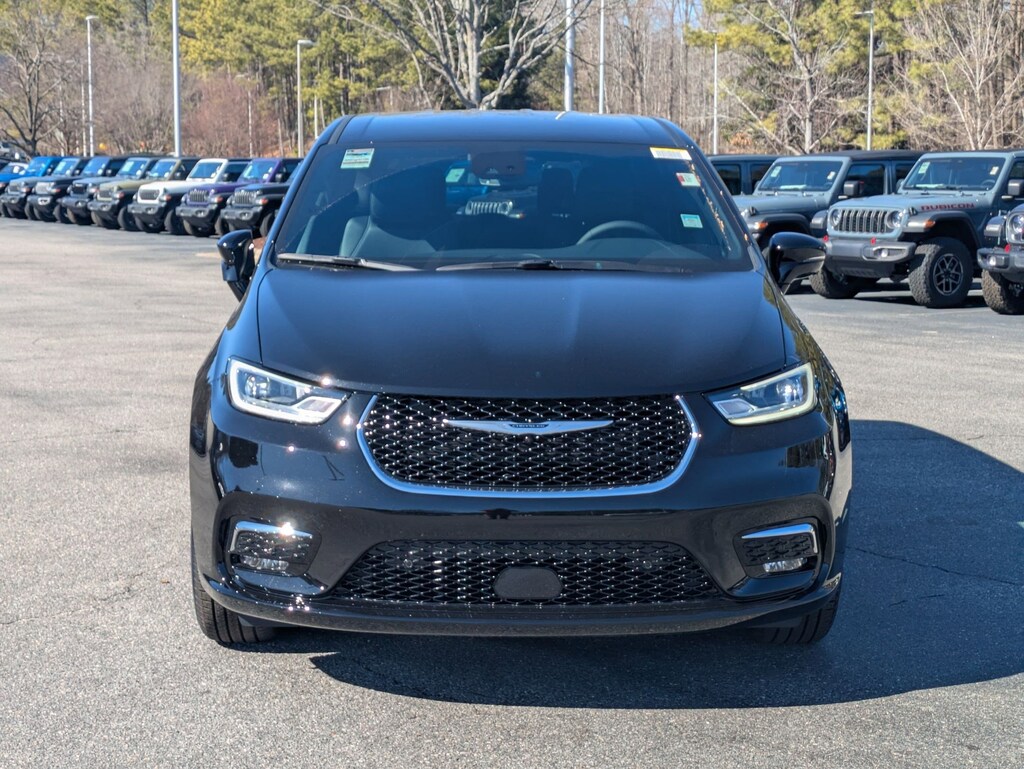 New 2026 Chrysler Pacifica SELECT AWD Passenger Van