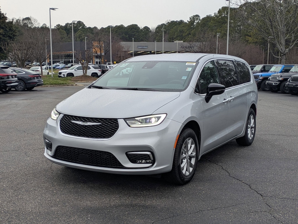 New 2026 Chrysler Pacifica SELECT AWD Passenger Van