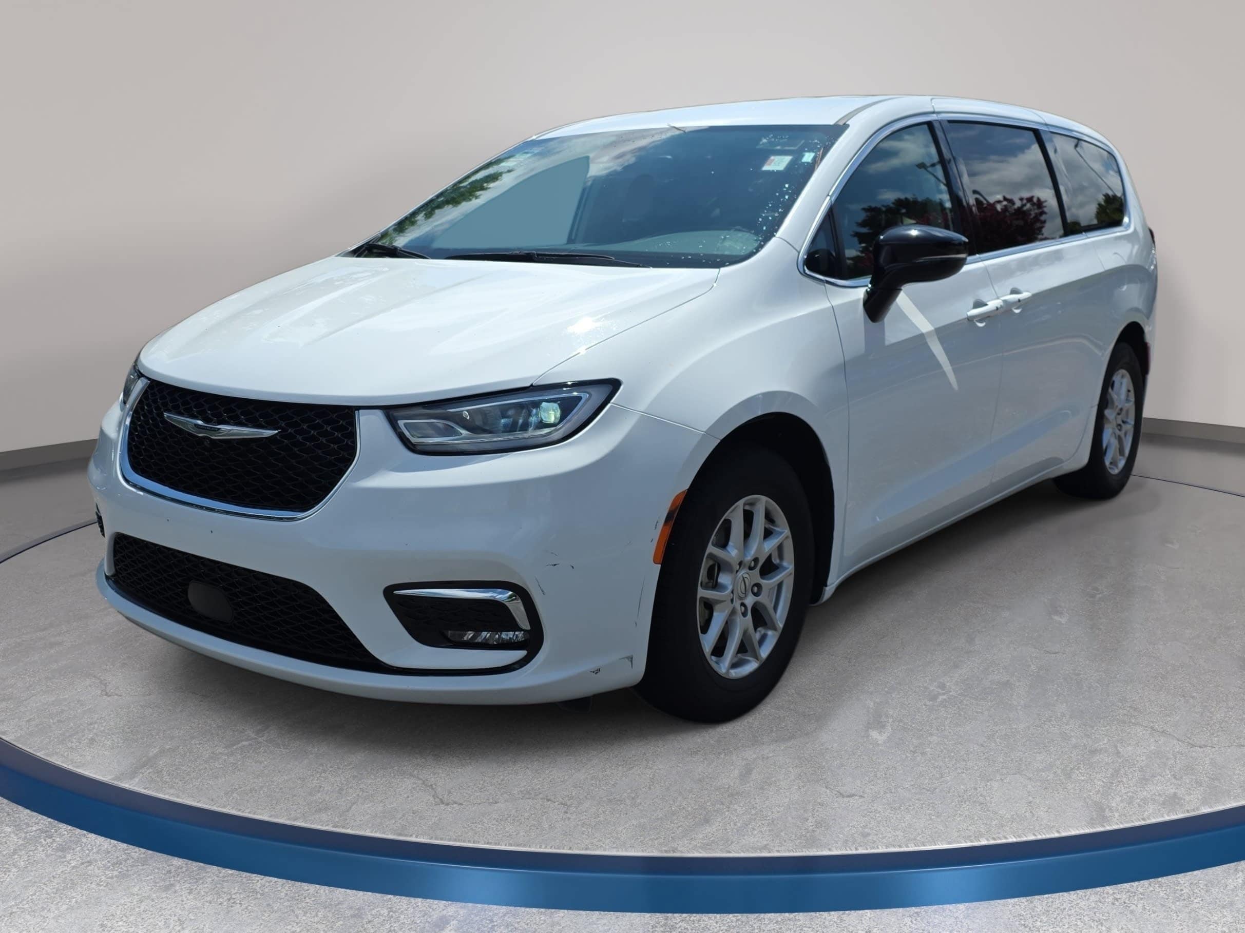 2024 Chrysler Pacifica Touring L's photo