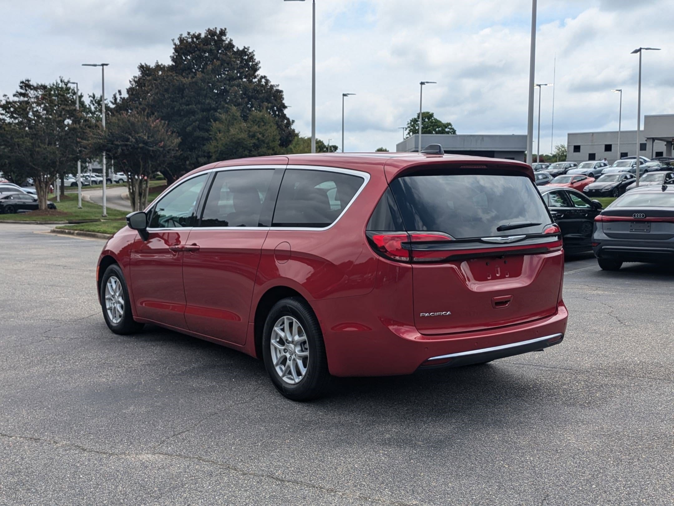 2026 Chrysler Pacifica Select - Photo 7