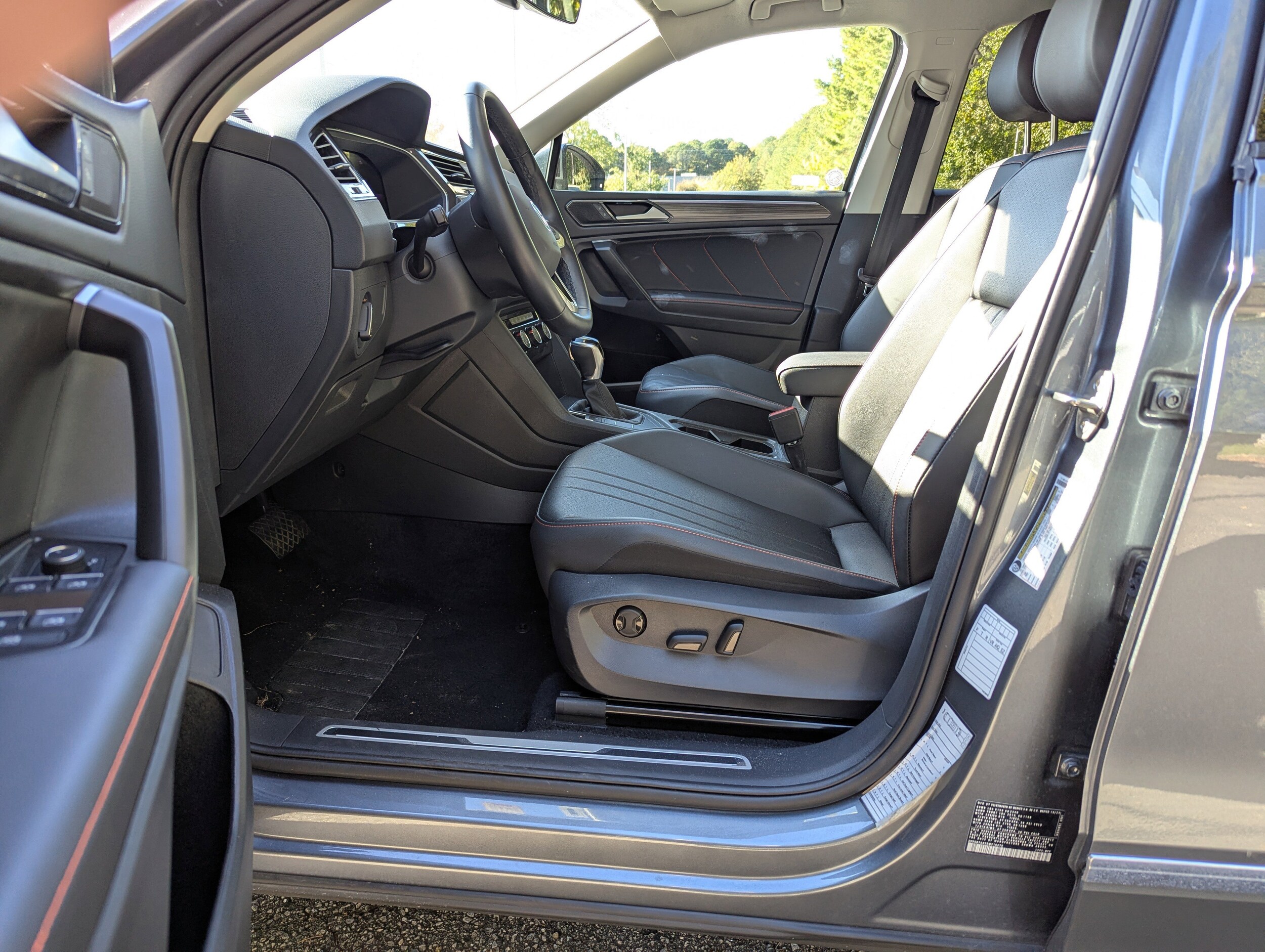 2024 Volkswagen Tiguan Wolfsburg Edition photo 2