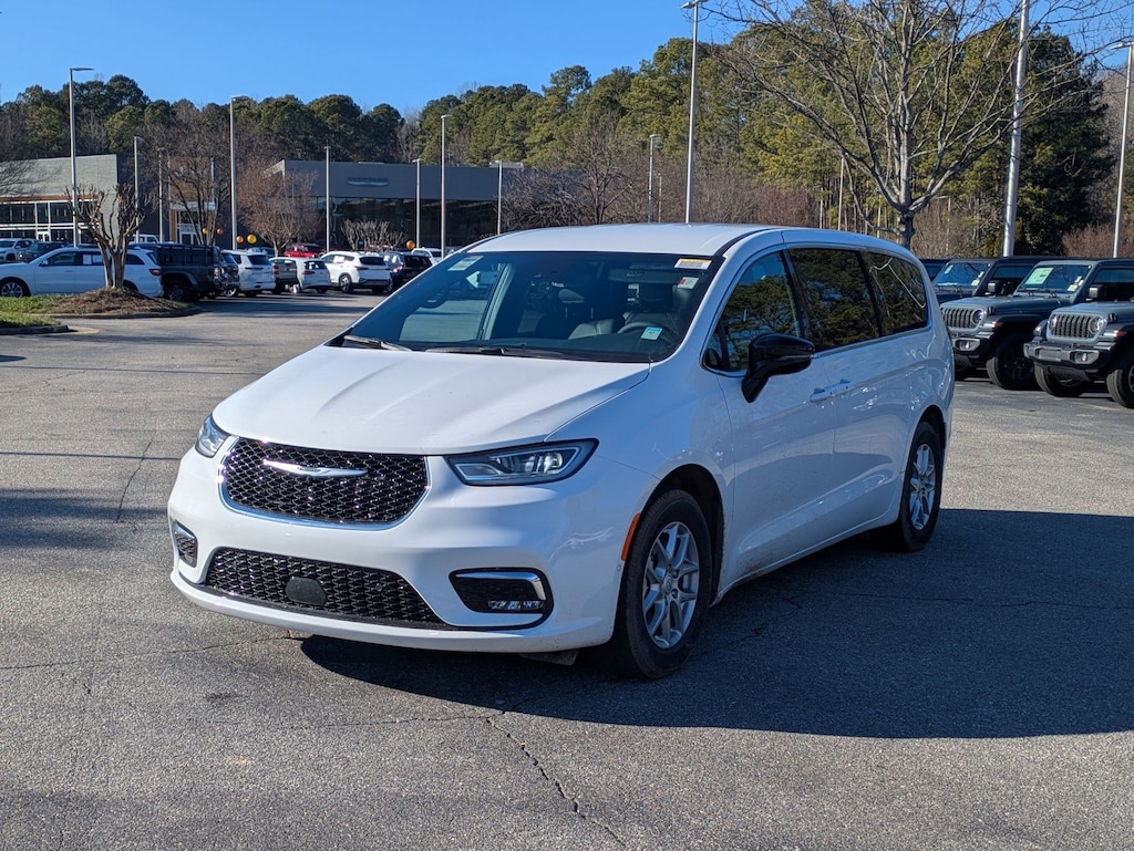 New 2026 Chrysler Pacifica SELECT Passenger Van