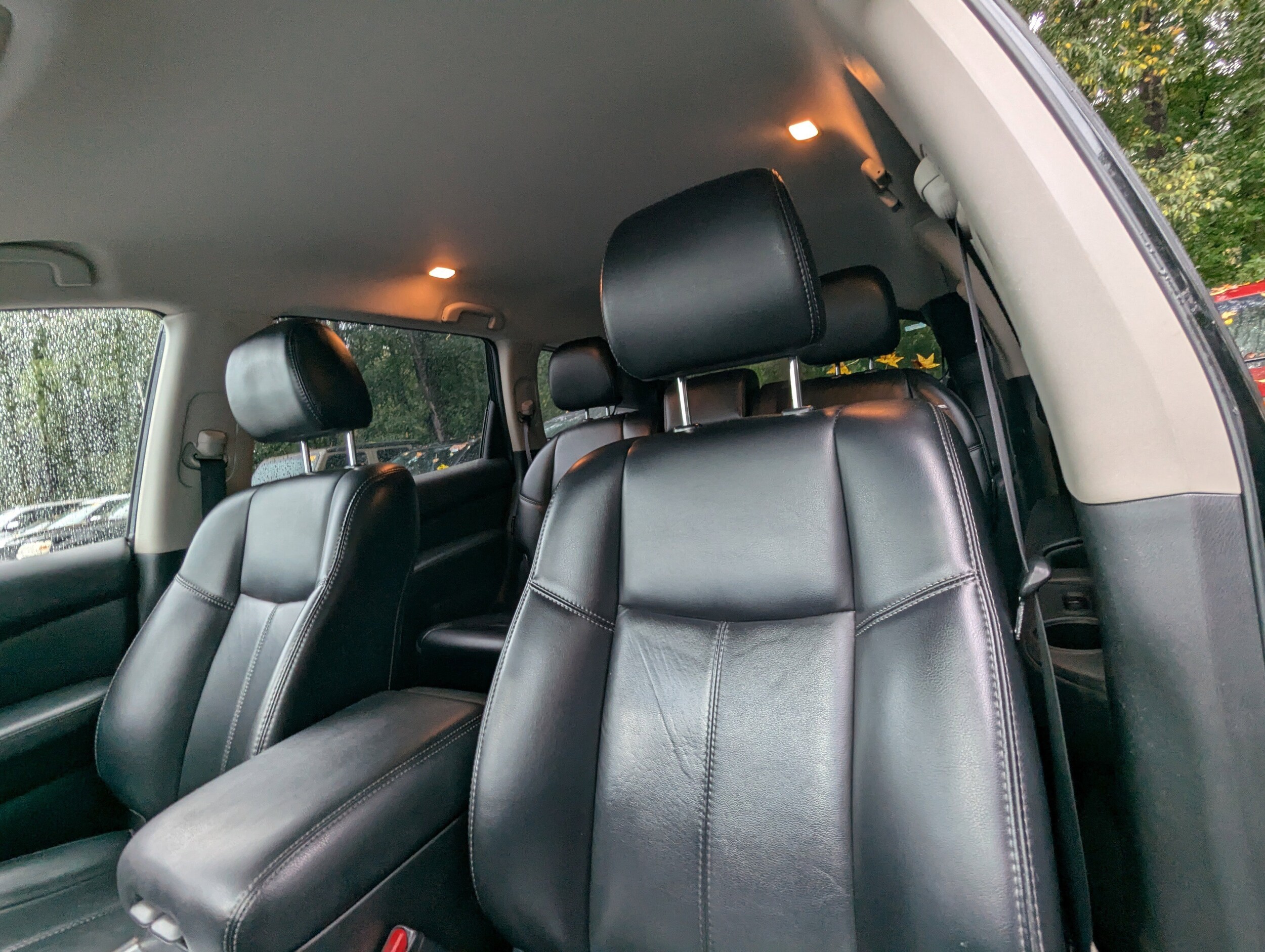 2018 Nissan Pathfinder SL photo 2