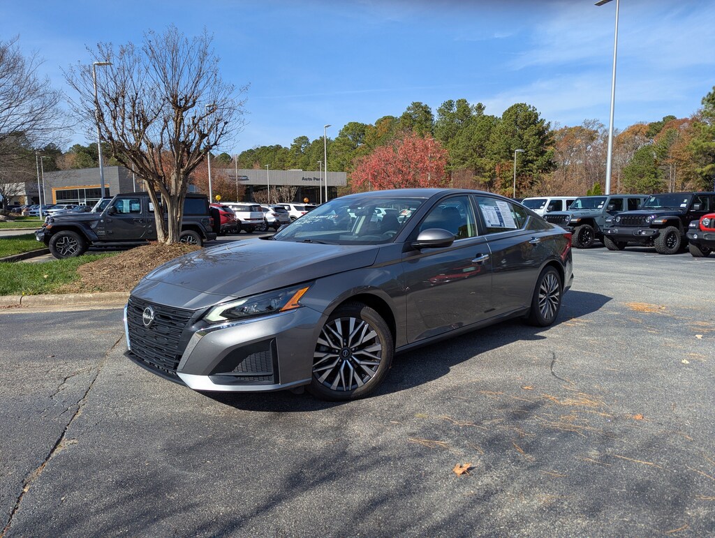 Used 2023 Nissan Altima 2.5 SV Sedan