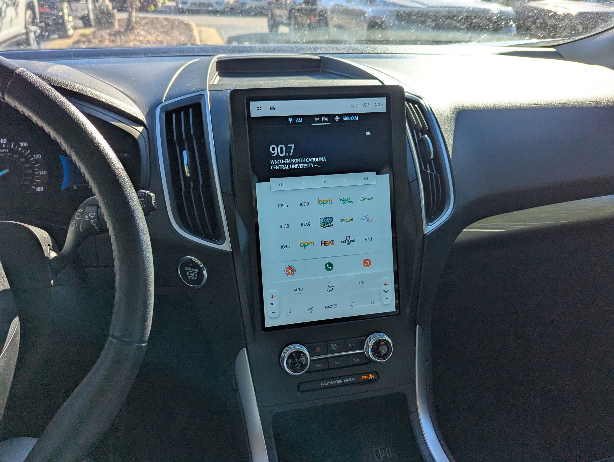 2024 Ford Edge SEL photo 2