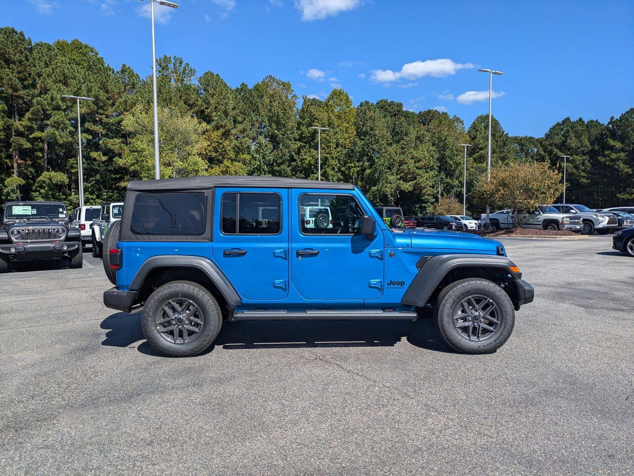 2025 Jeep Wrangler Sport S photo 4