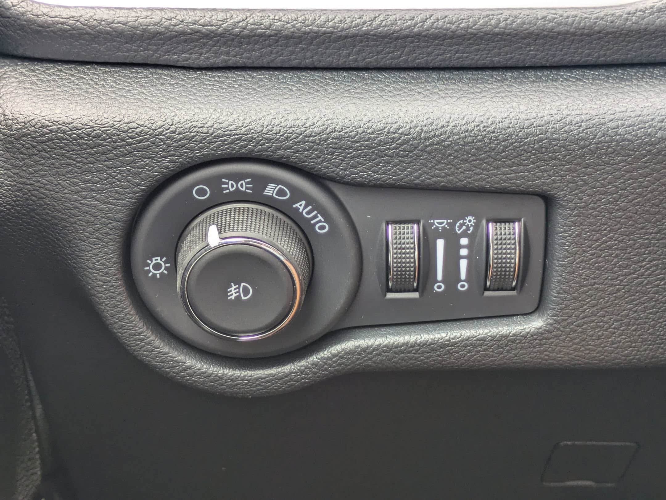 2026 Chrysler Pacifica Select - Photo 17
