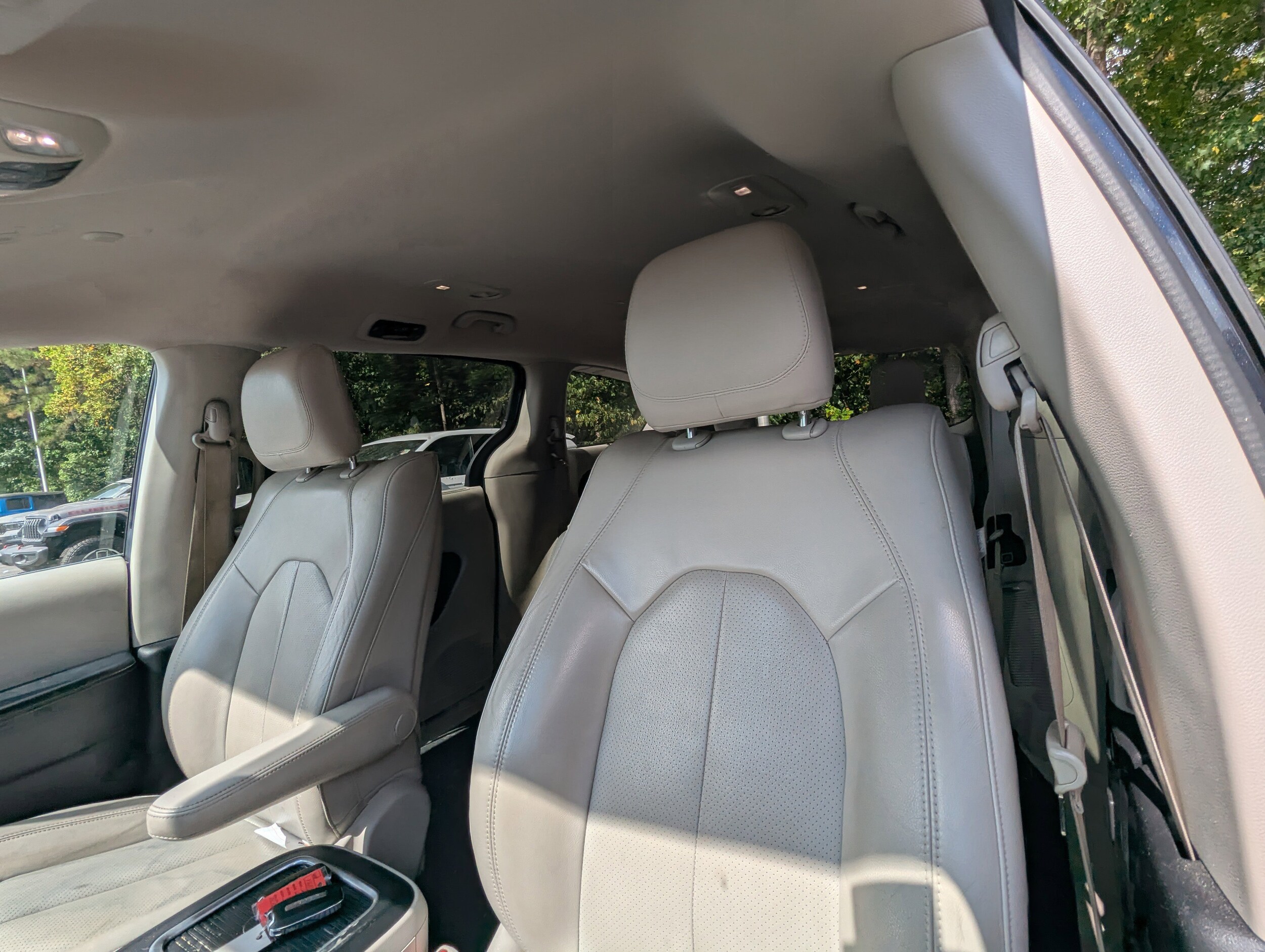 2021 Chrysler Pacifica Touring L photo 2