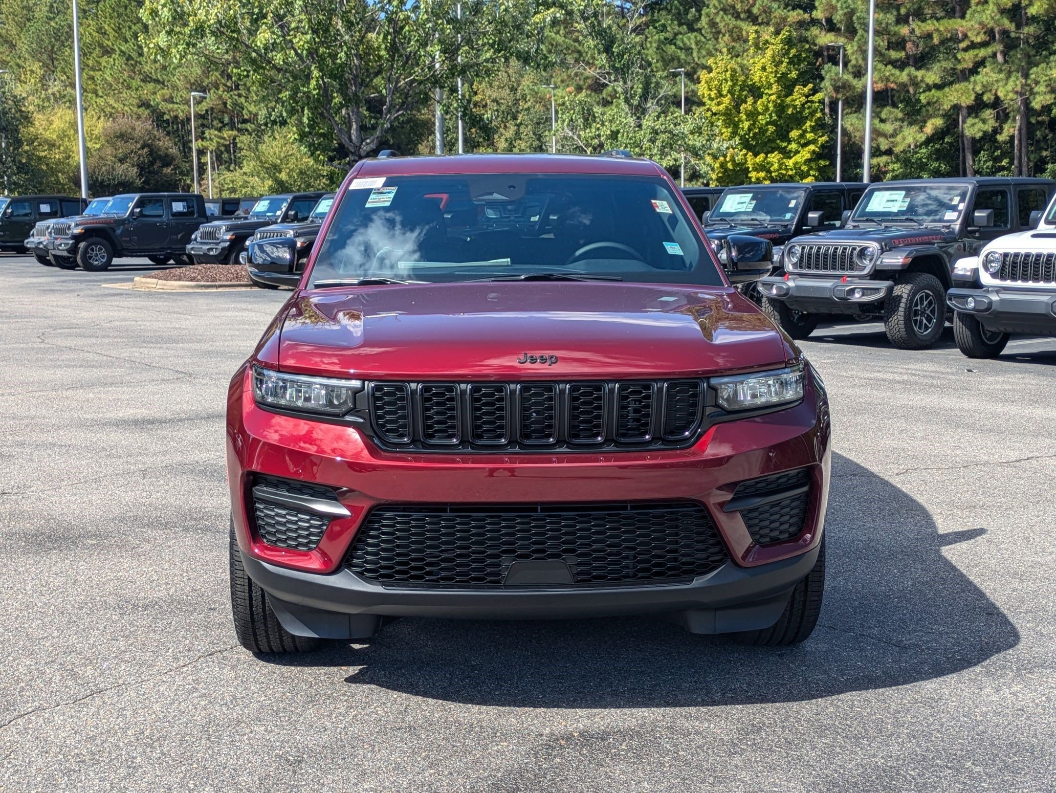 2025 Jeep Grand Cherokee Altitude photo 2