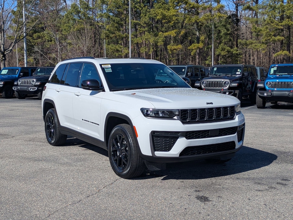 New 2026 Jeep Grand Cherokee LAREDO ALTITUDE 4X4 Sport Utility