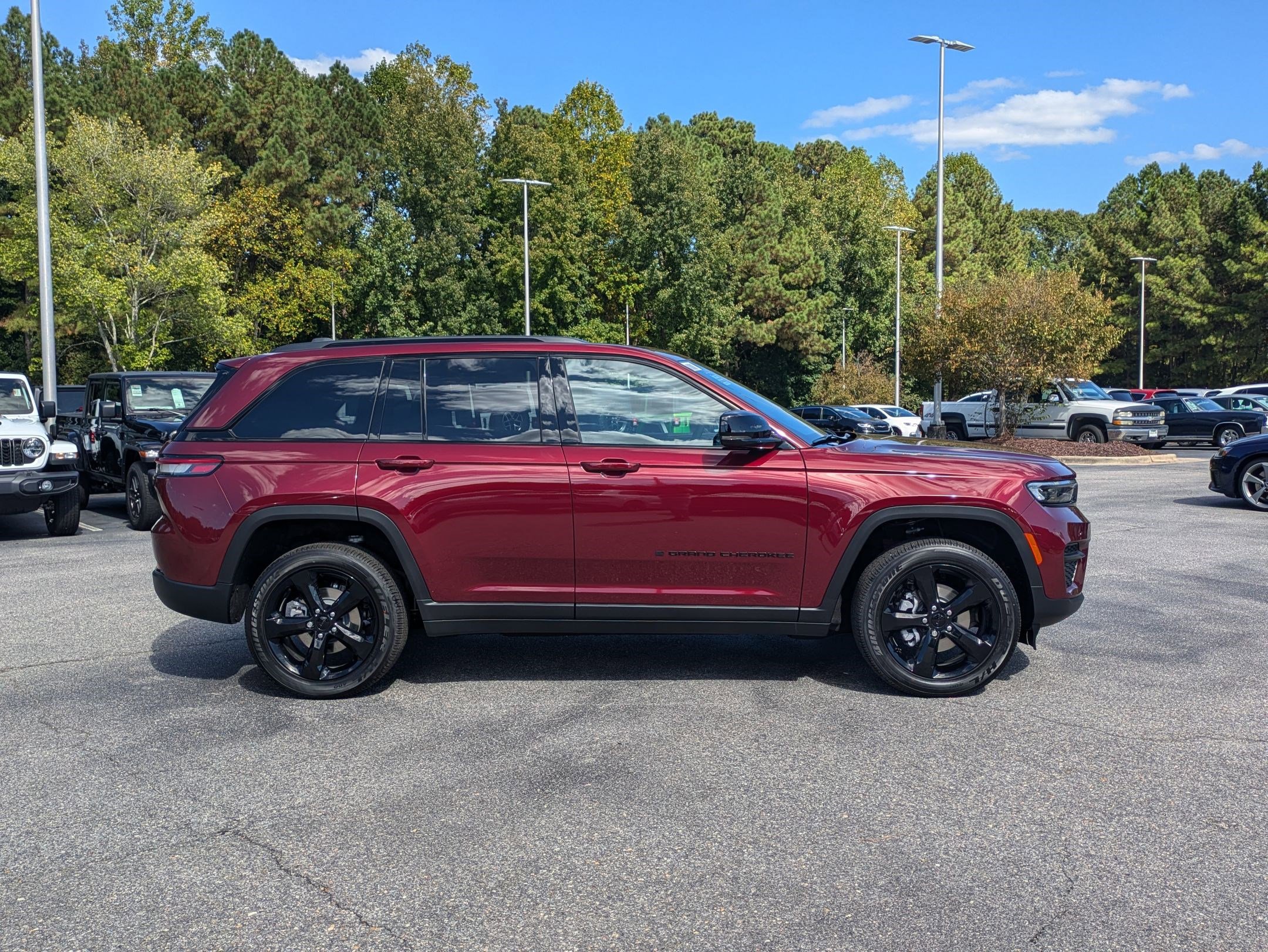 2025 Jeep Grand Cherokee Altitude photo 4