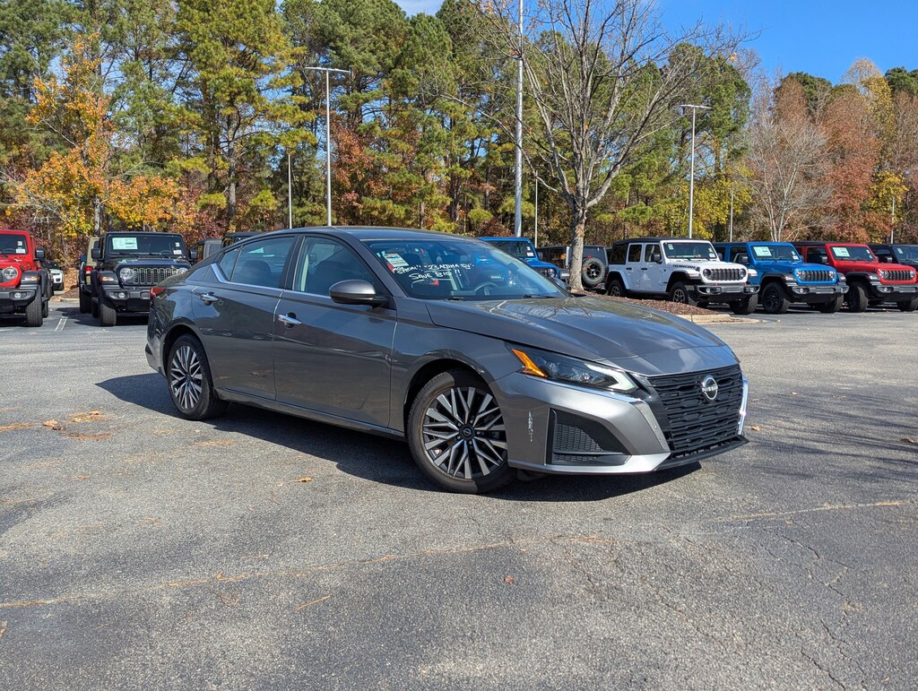 Used 2023 Nissan Altima 2.5 SV Sedan