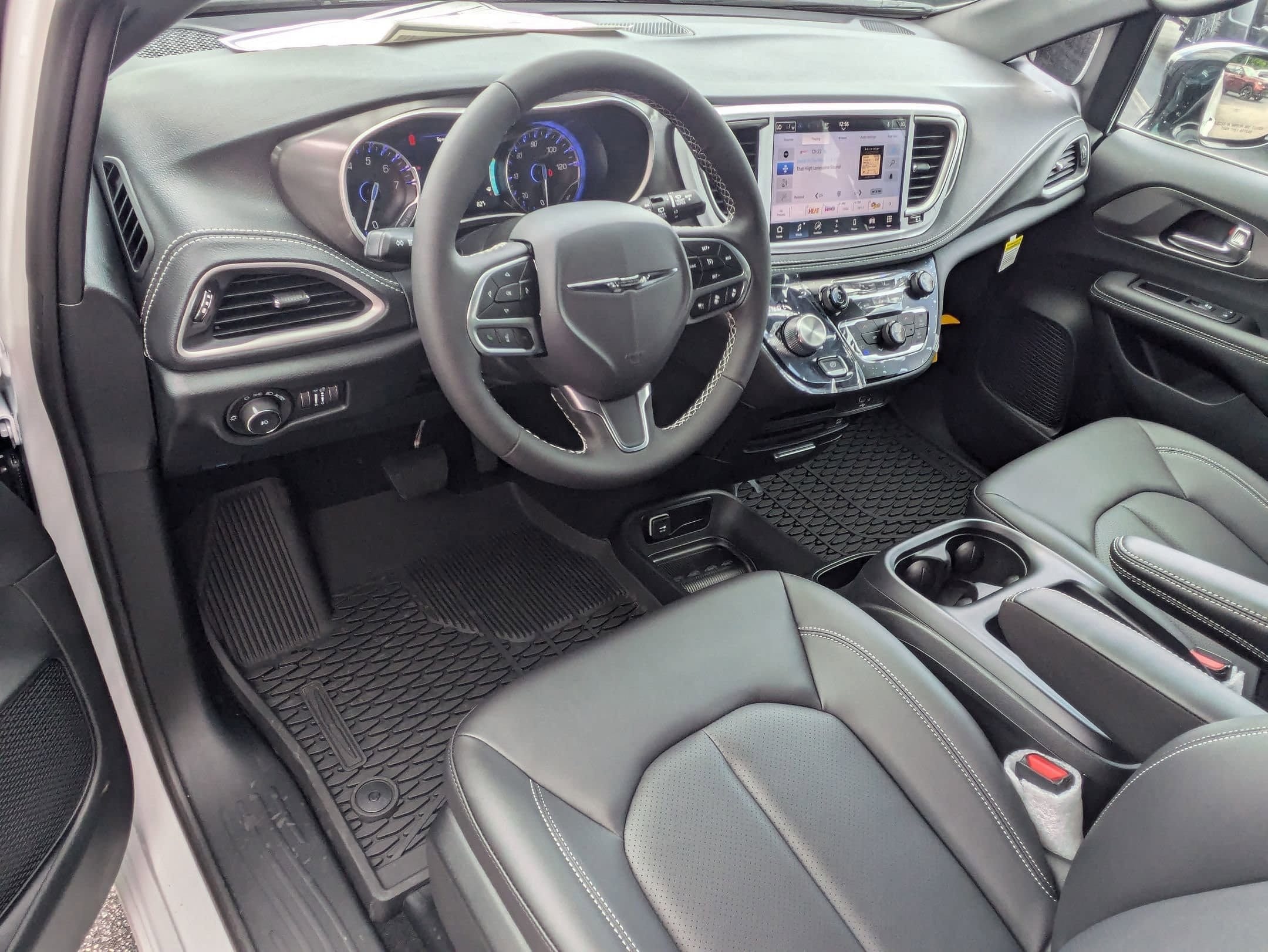 2026 Chrysler Pacifica Select - Photo 9