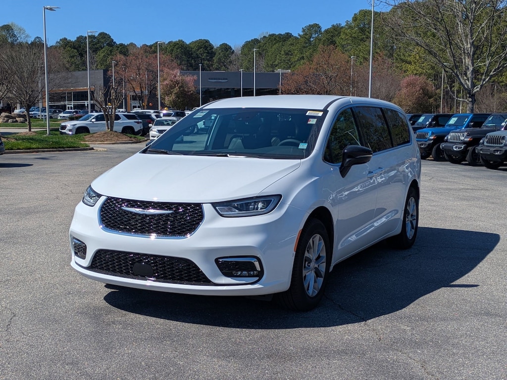 New 2026 Chrysler Pacifica SELECT AWD Passenger Van