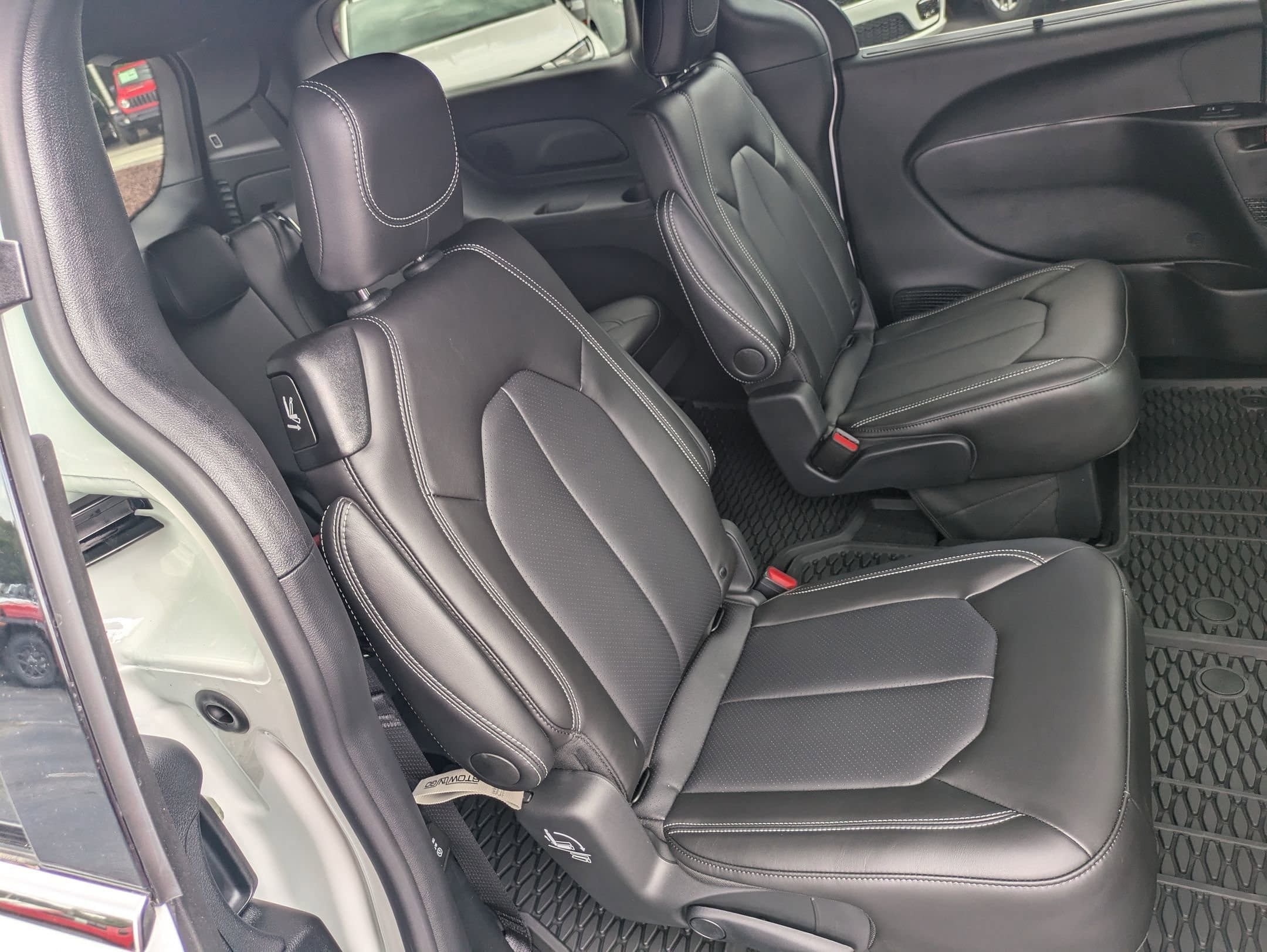 2026 Chrysler Pacifica Select - Photo 28