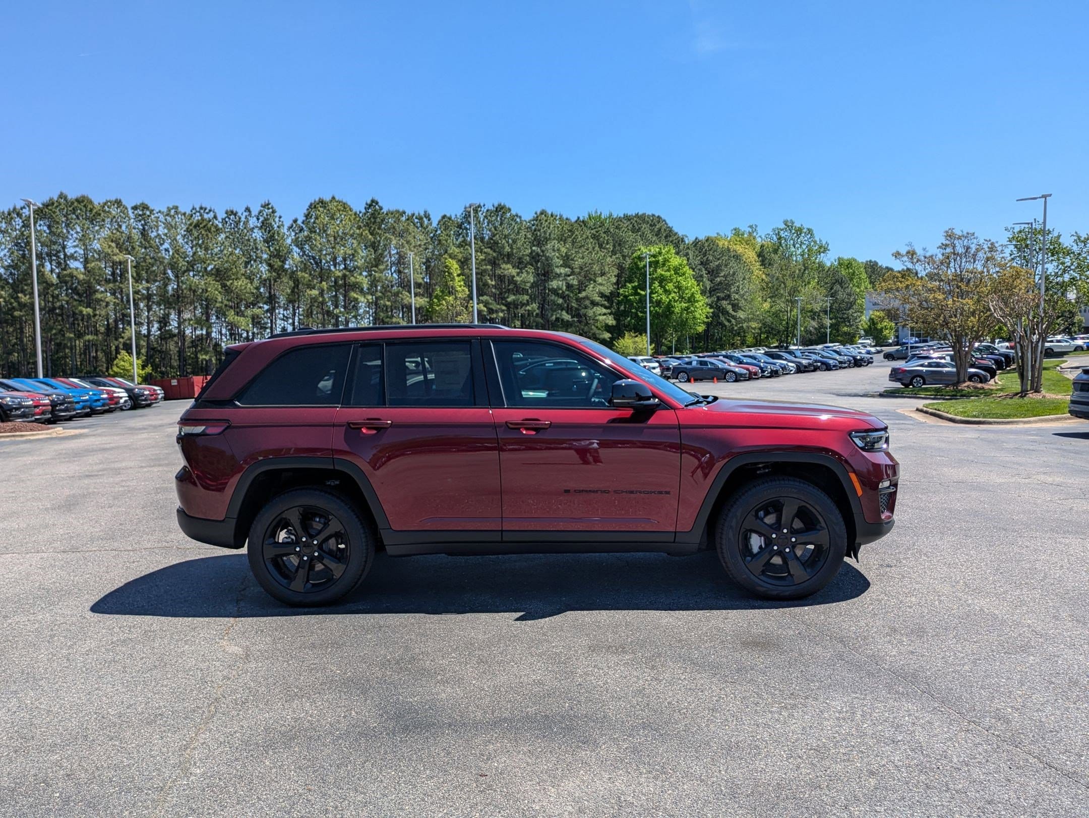 2025 Jeep Grand Cherokee Limited photo 4
