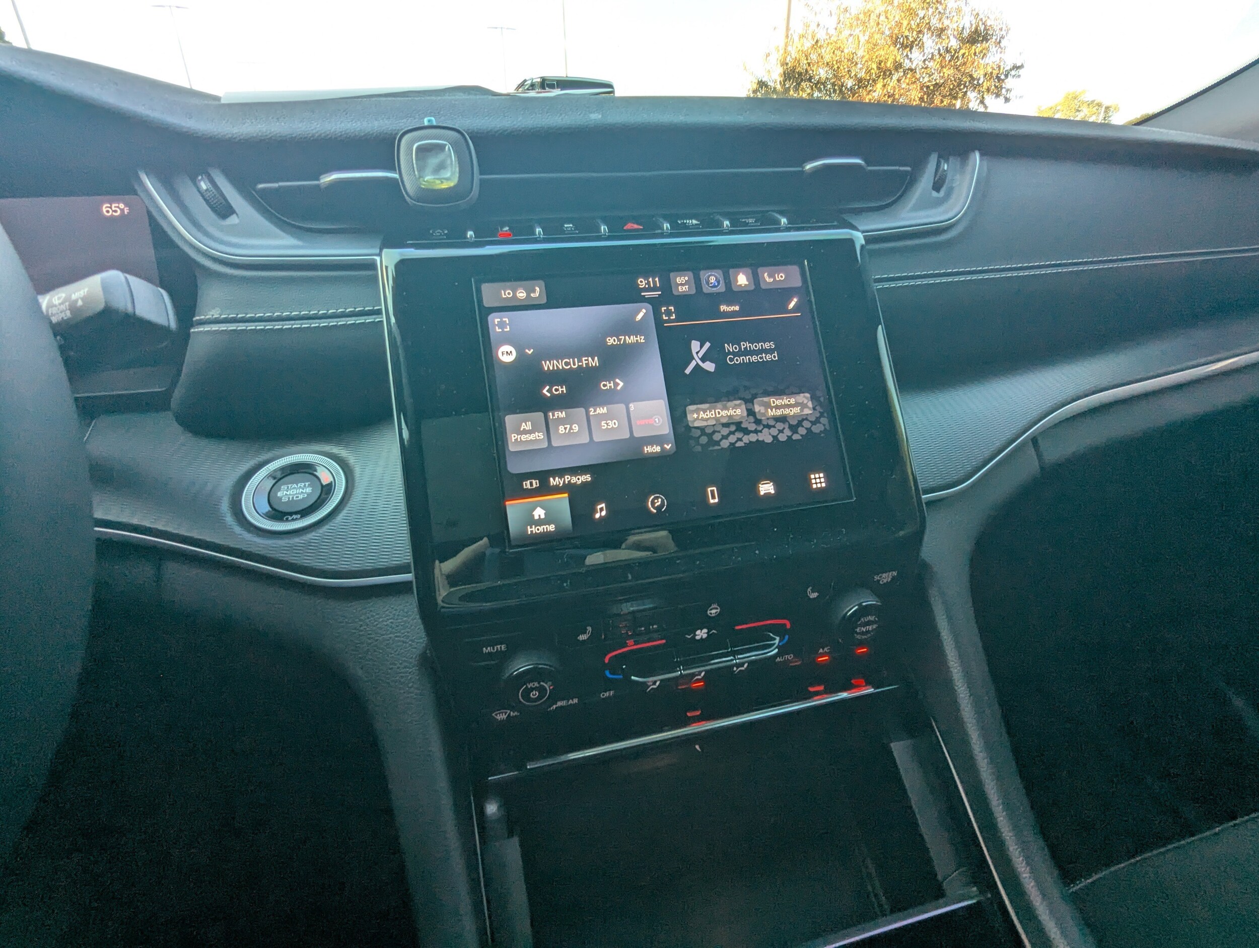 2023 Jeep Grand Cherokee Altitude photo 2