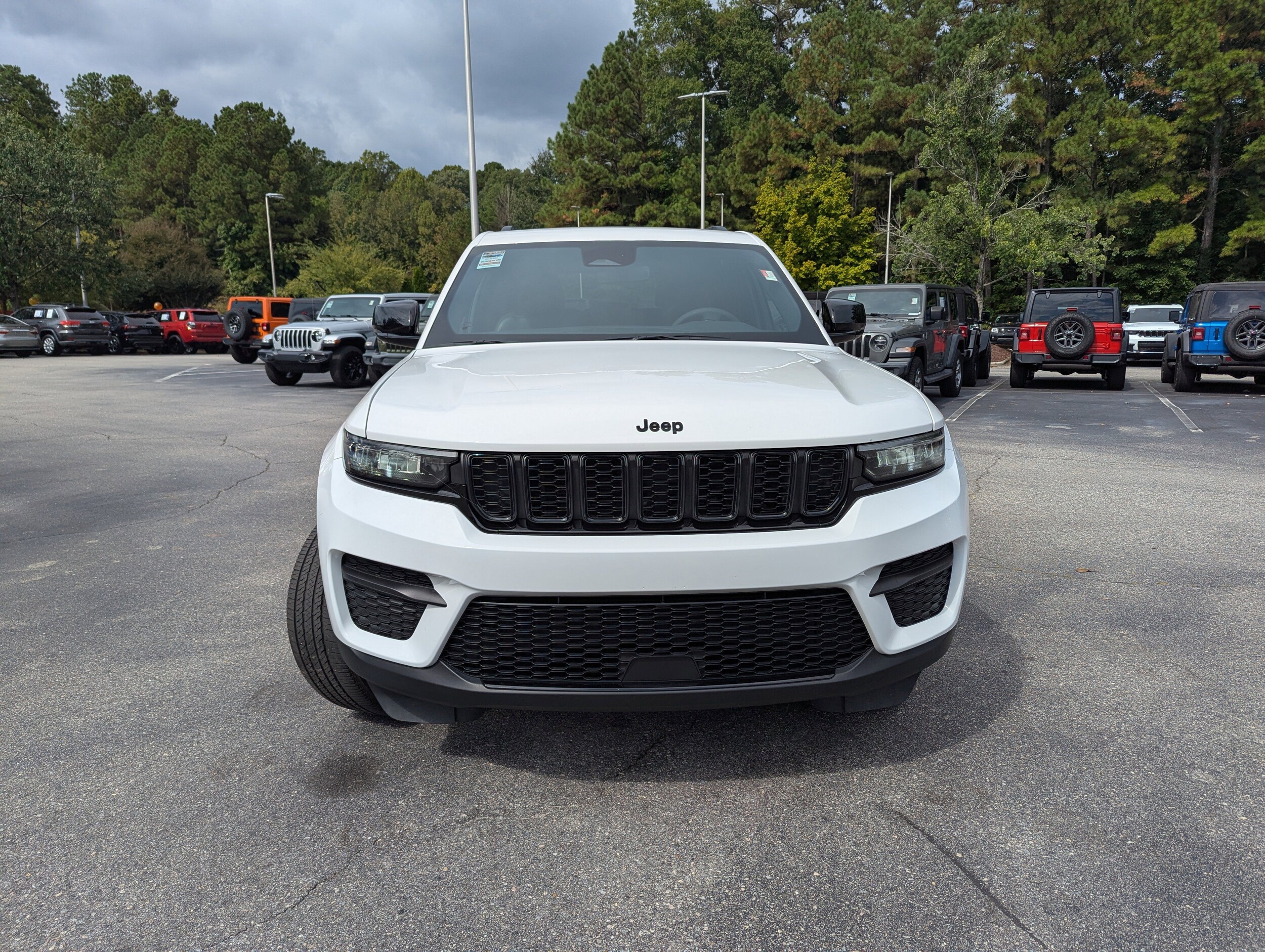 2023 Jeep Grand Cherokee Altitude photo 2