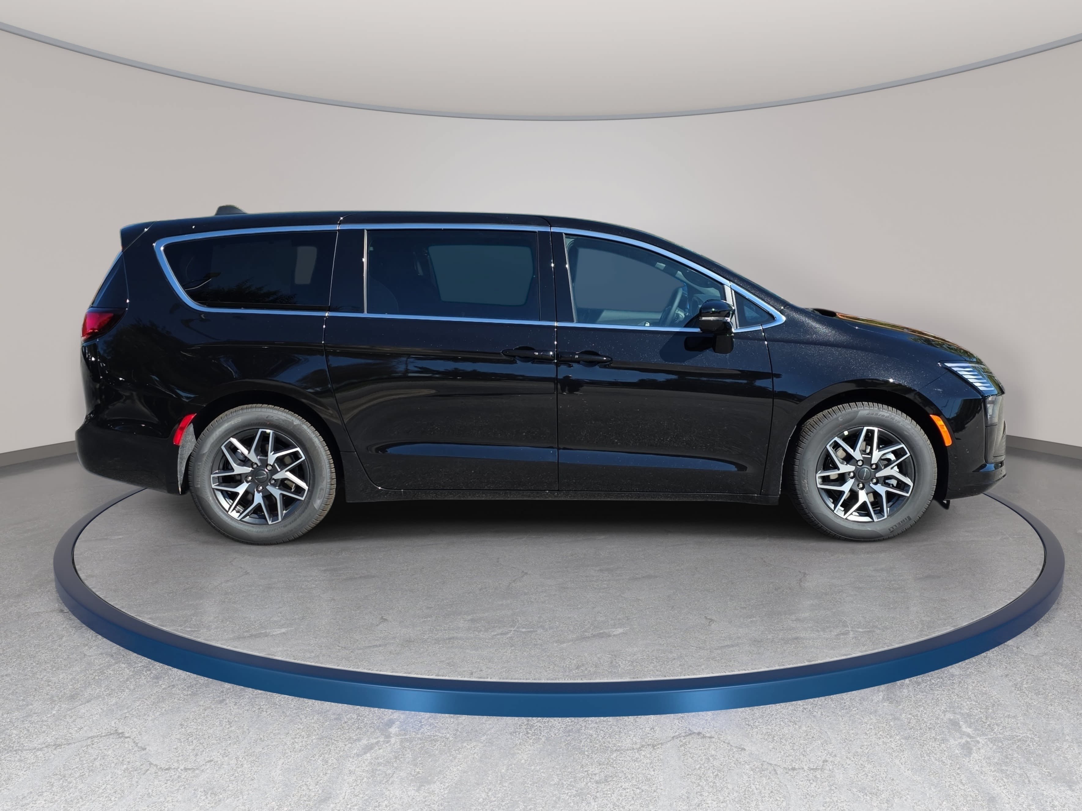 New 2027 Chrysler Pacifica LIMITED Passenger Van