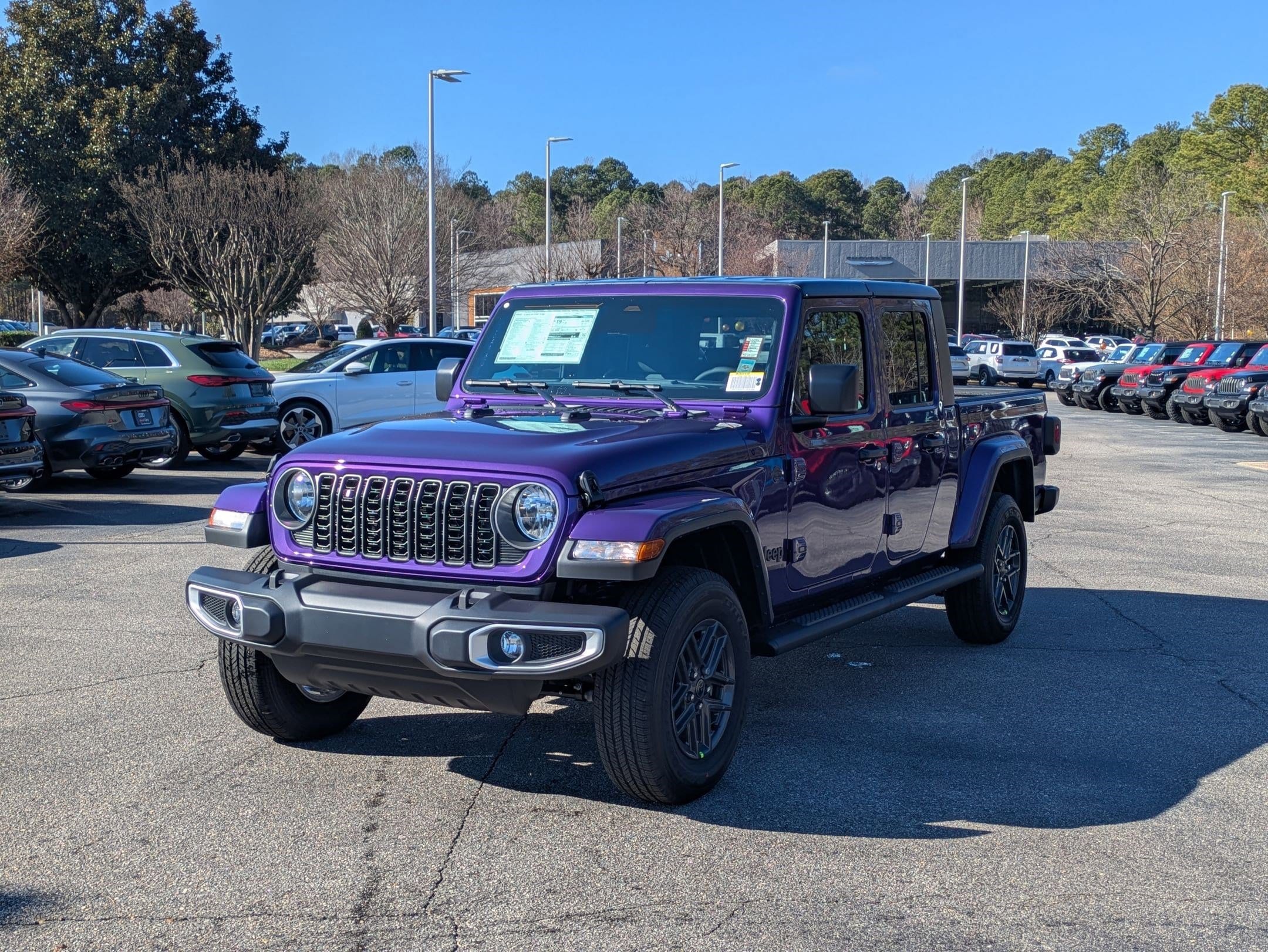 2026 Jeep Gladiator Sport S's photo