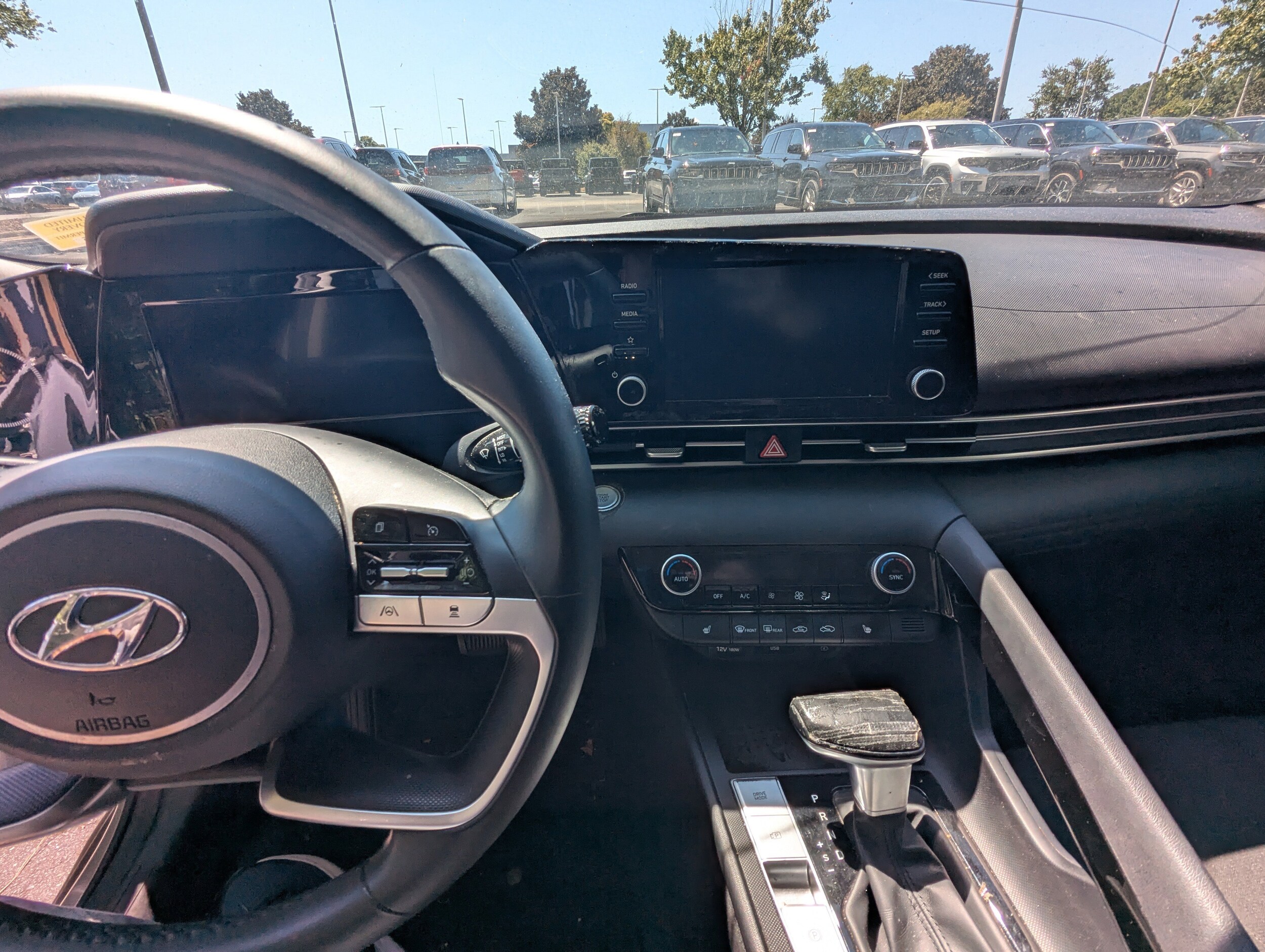 2021 Hyundai Elantra SEL photo 3